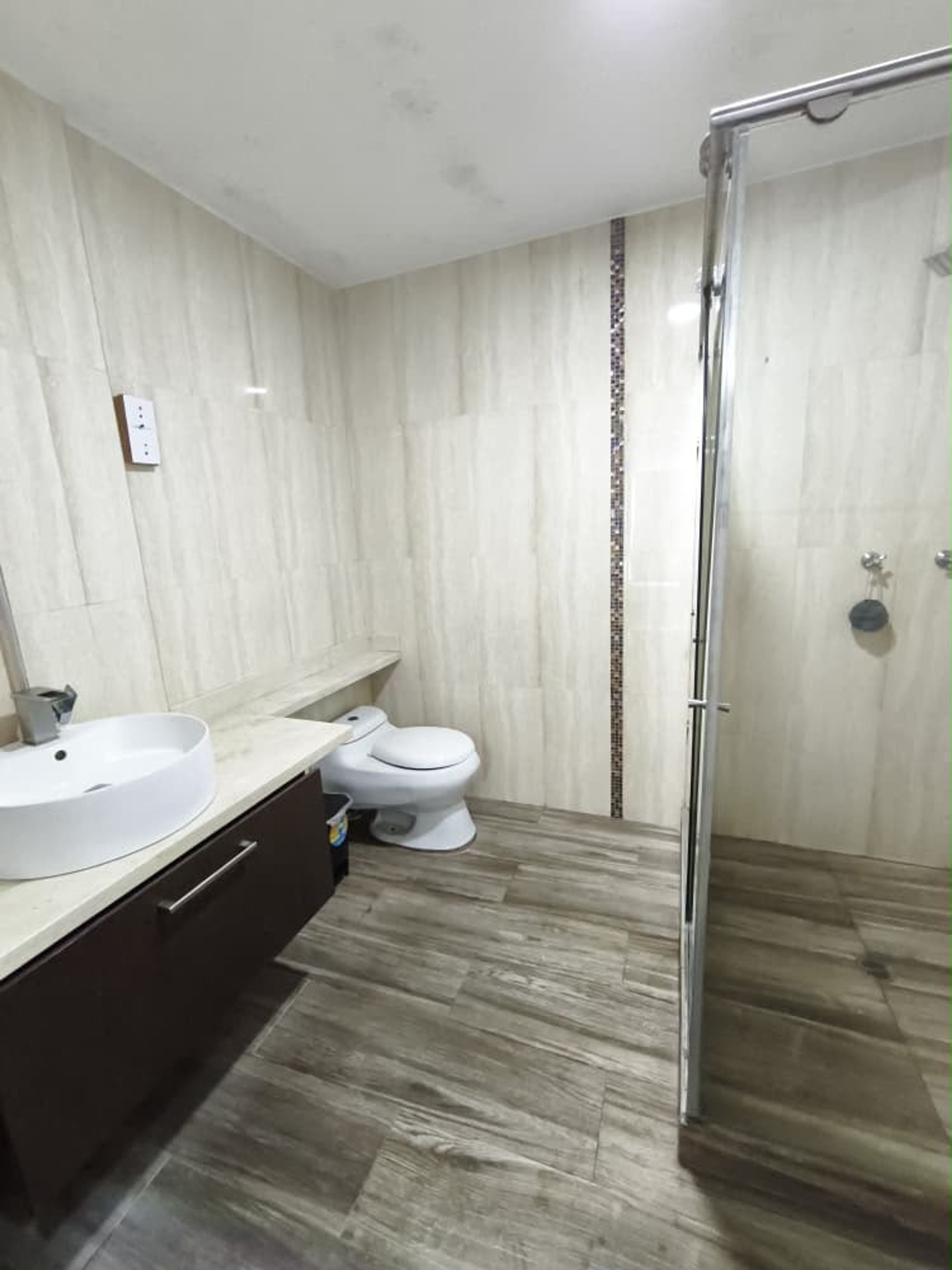 Casa de 3 niveles con doble terraza y vista panorámica en Urb. Villa Granadina — foto 8