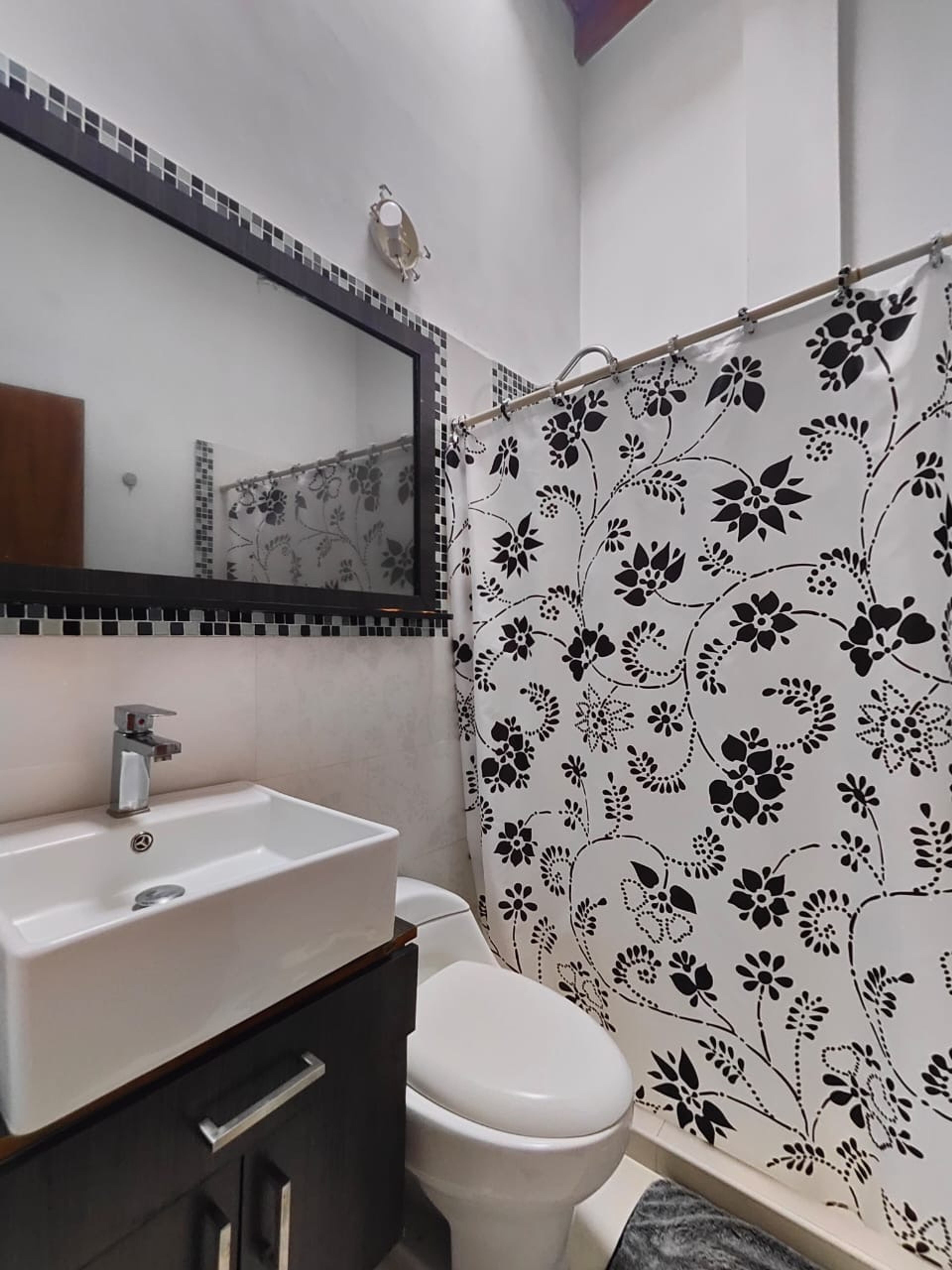 Casa de 200 m² con piscina y apartaestudio en Urb. Laureles de la Castellana — foto 5