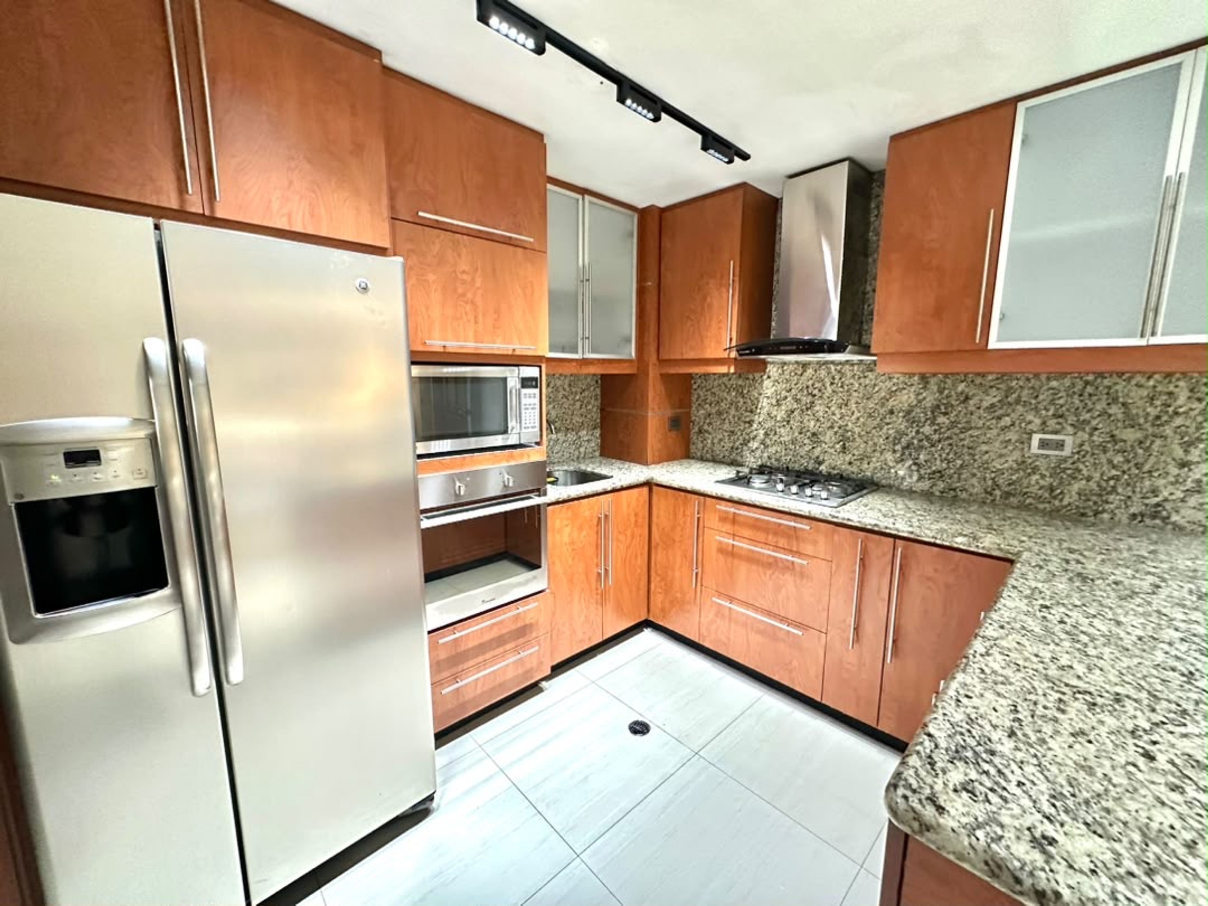 Apartamento amoblado con planta eléctrica en Conjunto Residencial Montecarlo — foto 3