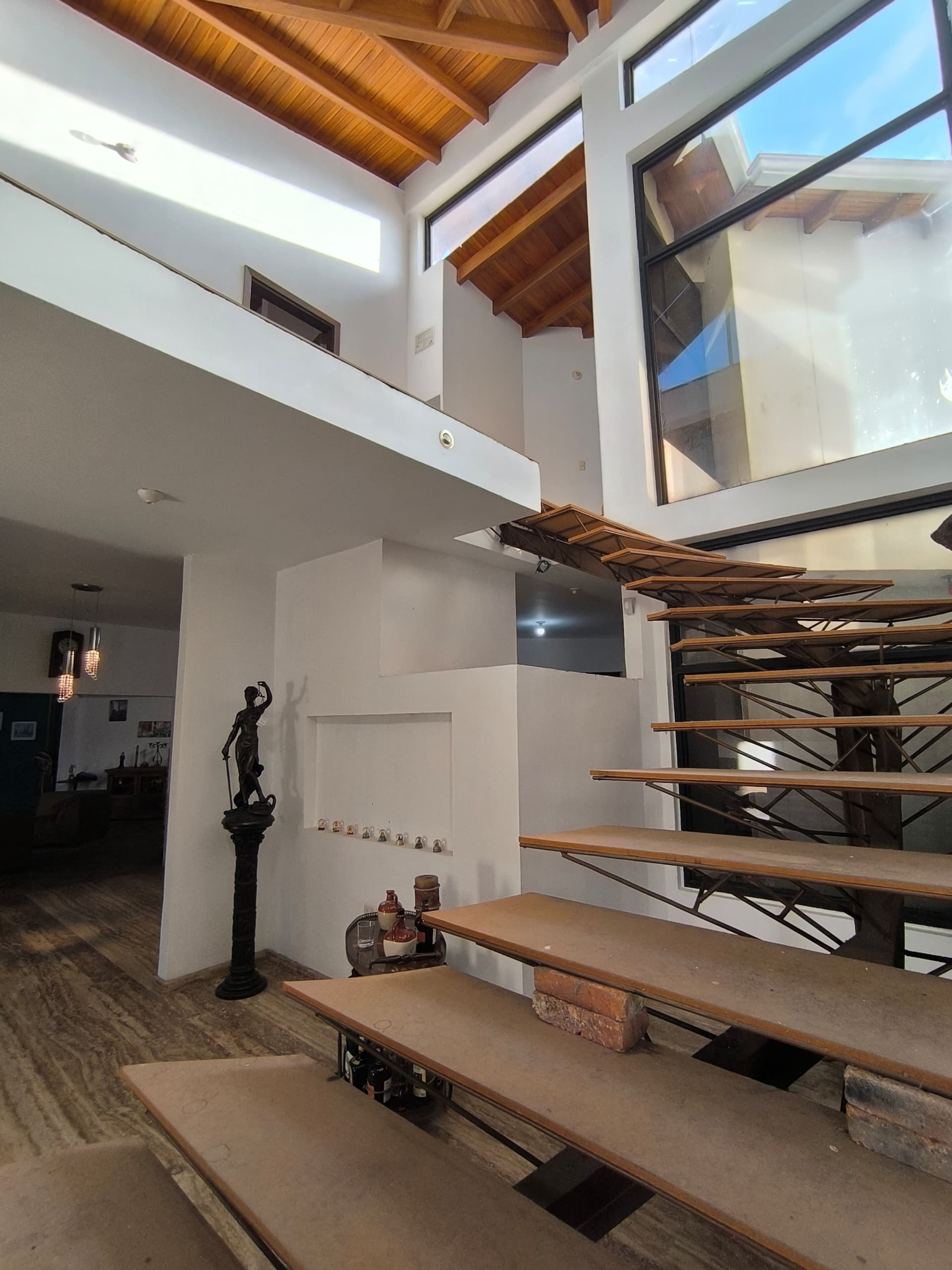 Amplia residencia con piscina y área social en Urb. Manzanares 1, Altos de Las Margaritas — foto 9