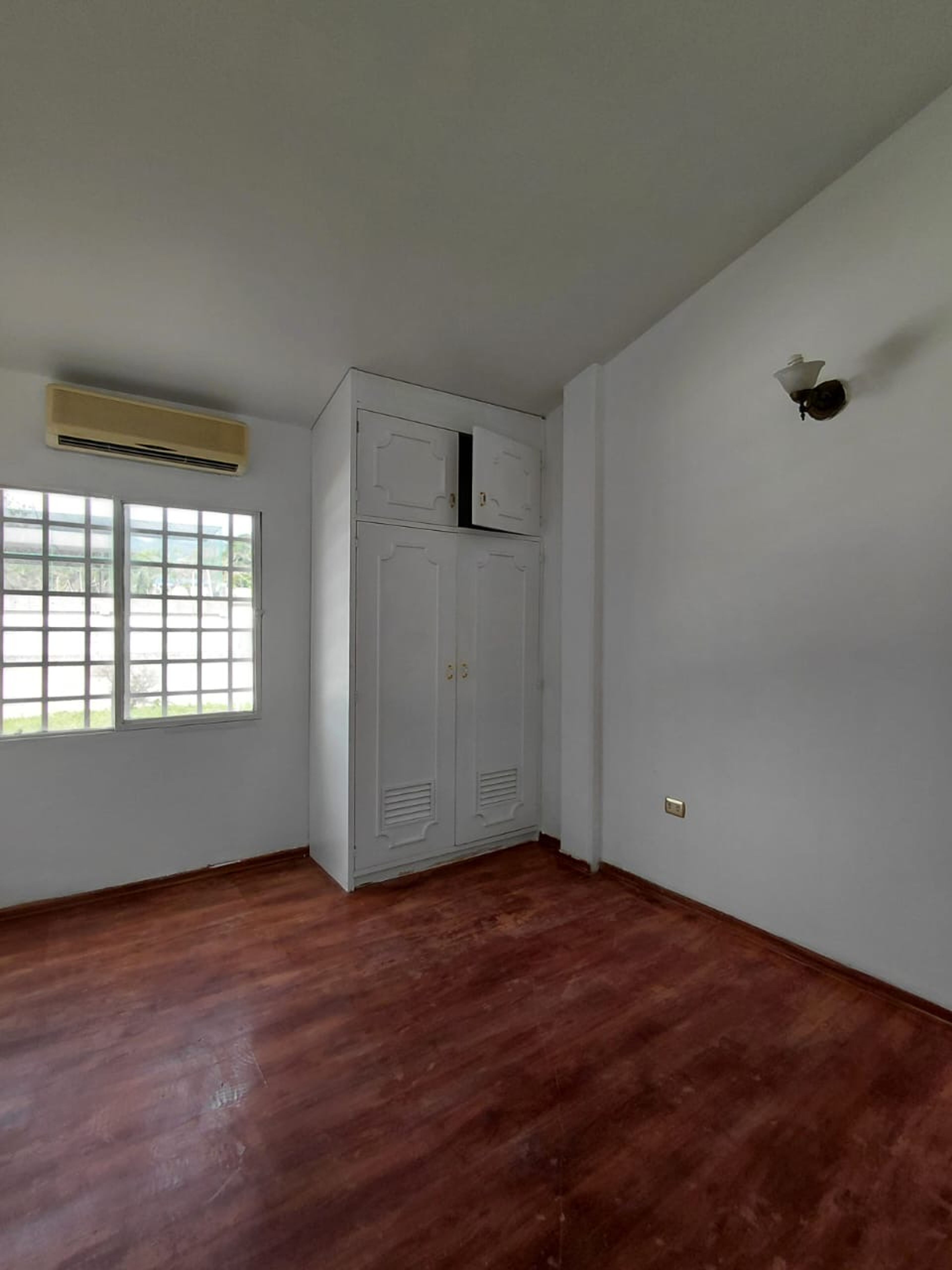 Casa de 220 m² en urbanismo privado Demócrata Suites en La Guayana — foto 9