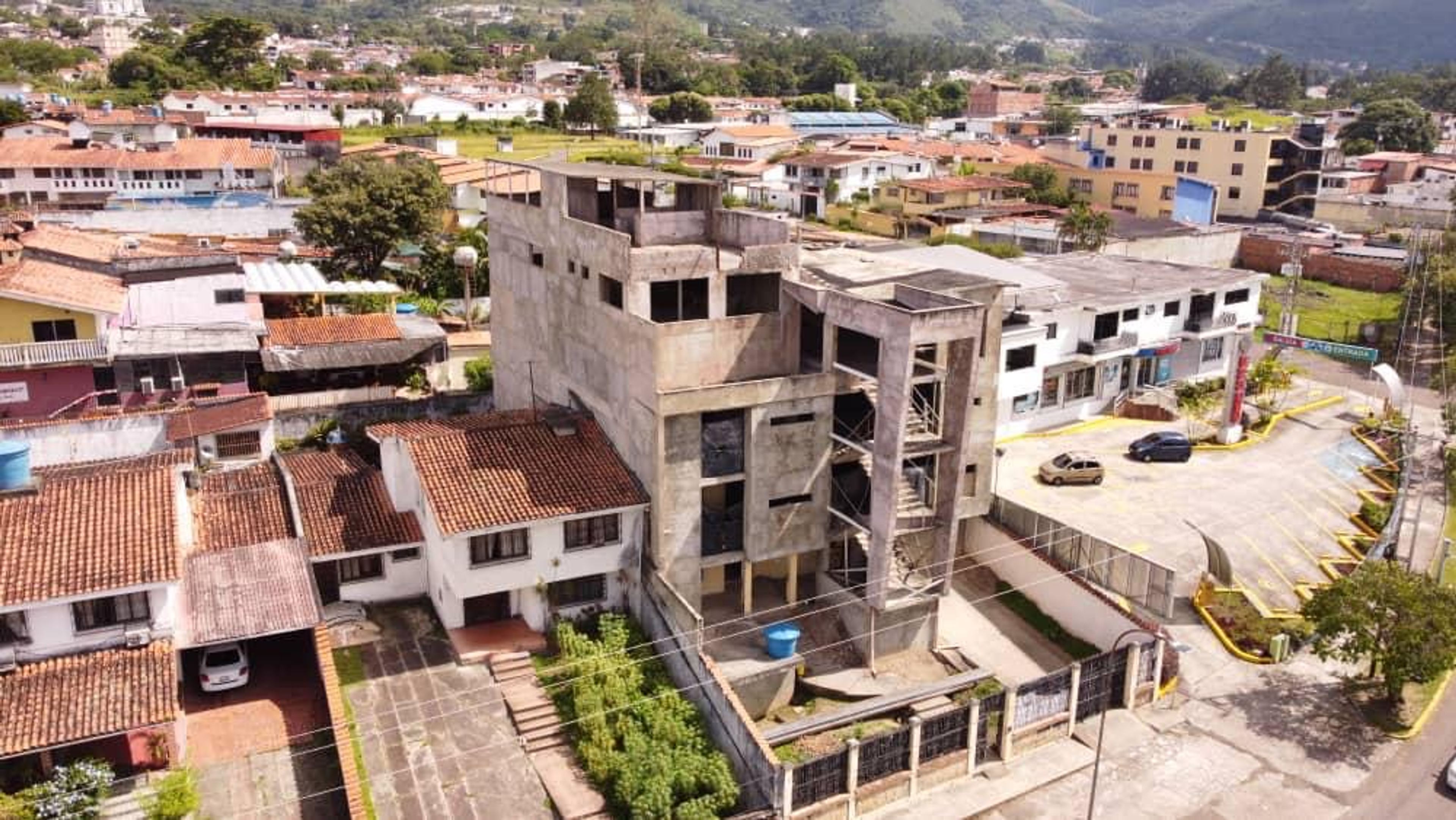 Edificio en obra negra de 2.650 m² con aval del MPPS en Avenida España, Pueblo Nuevo — foto 5
