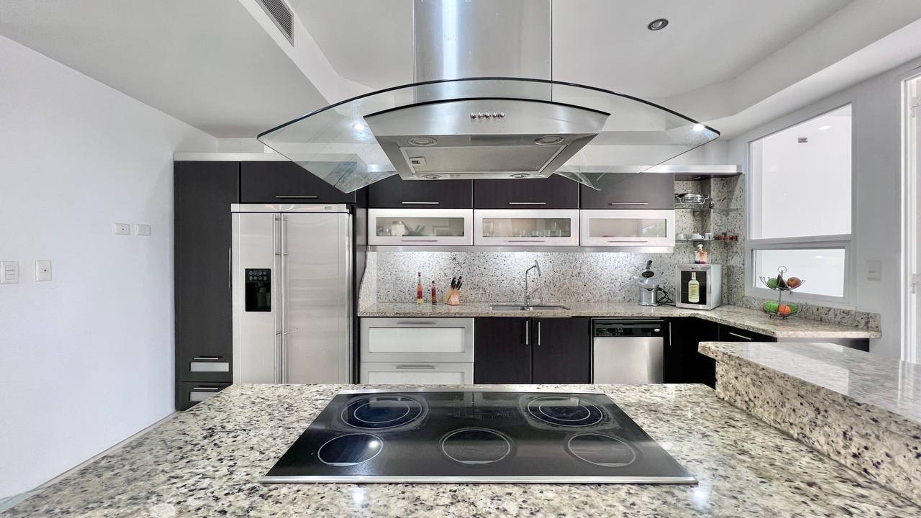 Casa moderna de 3 niveles con piscina climatizada en Urbanización Portofino — foto 8