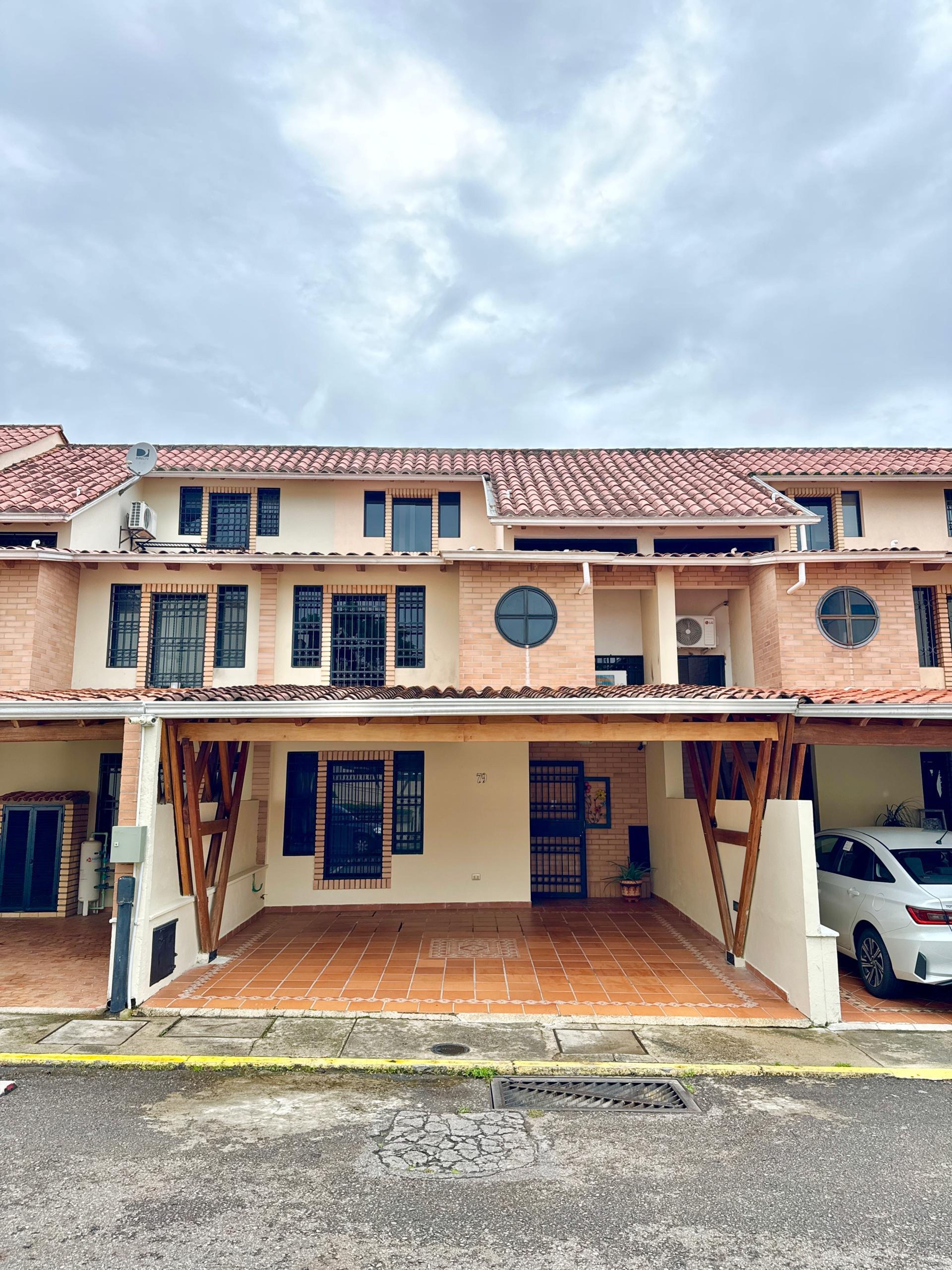 Casa o TownHouse en La Castellana, San Cristóbal — foto 1