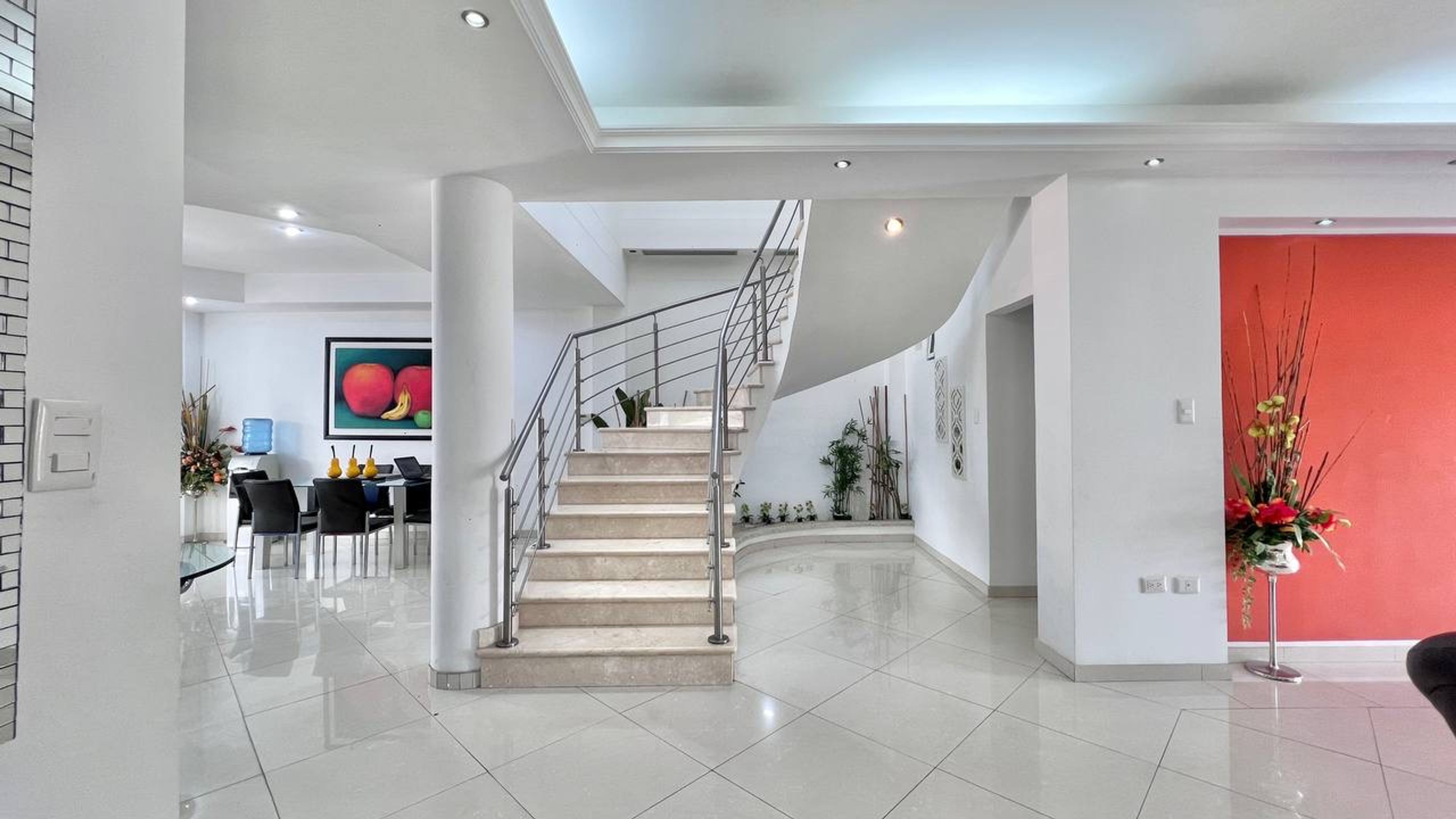 Casa moderna de 3 niveles con piscina climatizada en Urbanización Portofino — foto 6