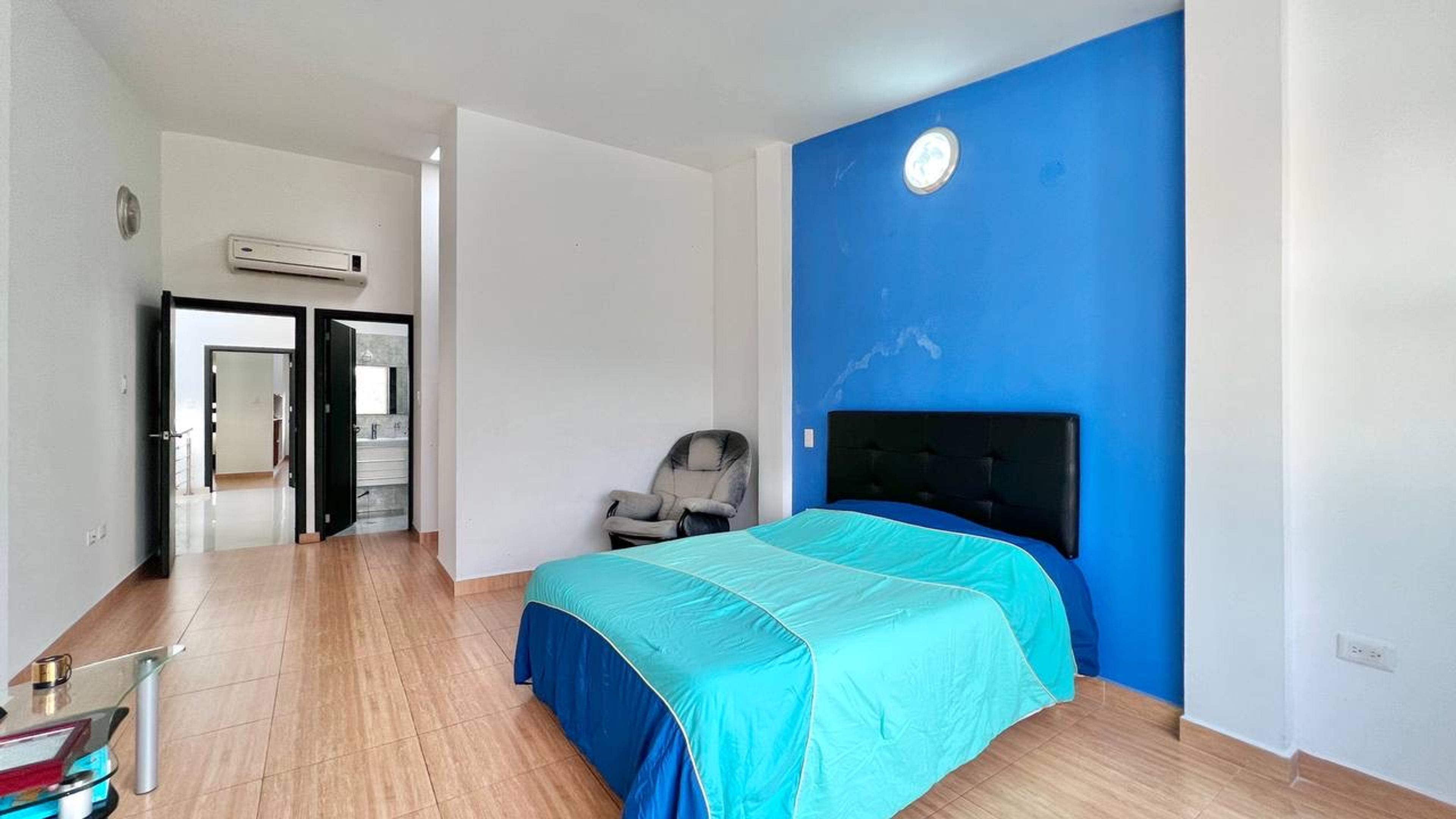 Casa moderna de 3 niveles con piscina climatizada en Urbanización Portofino — foto 14