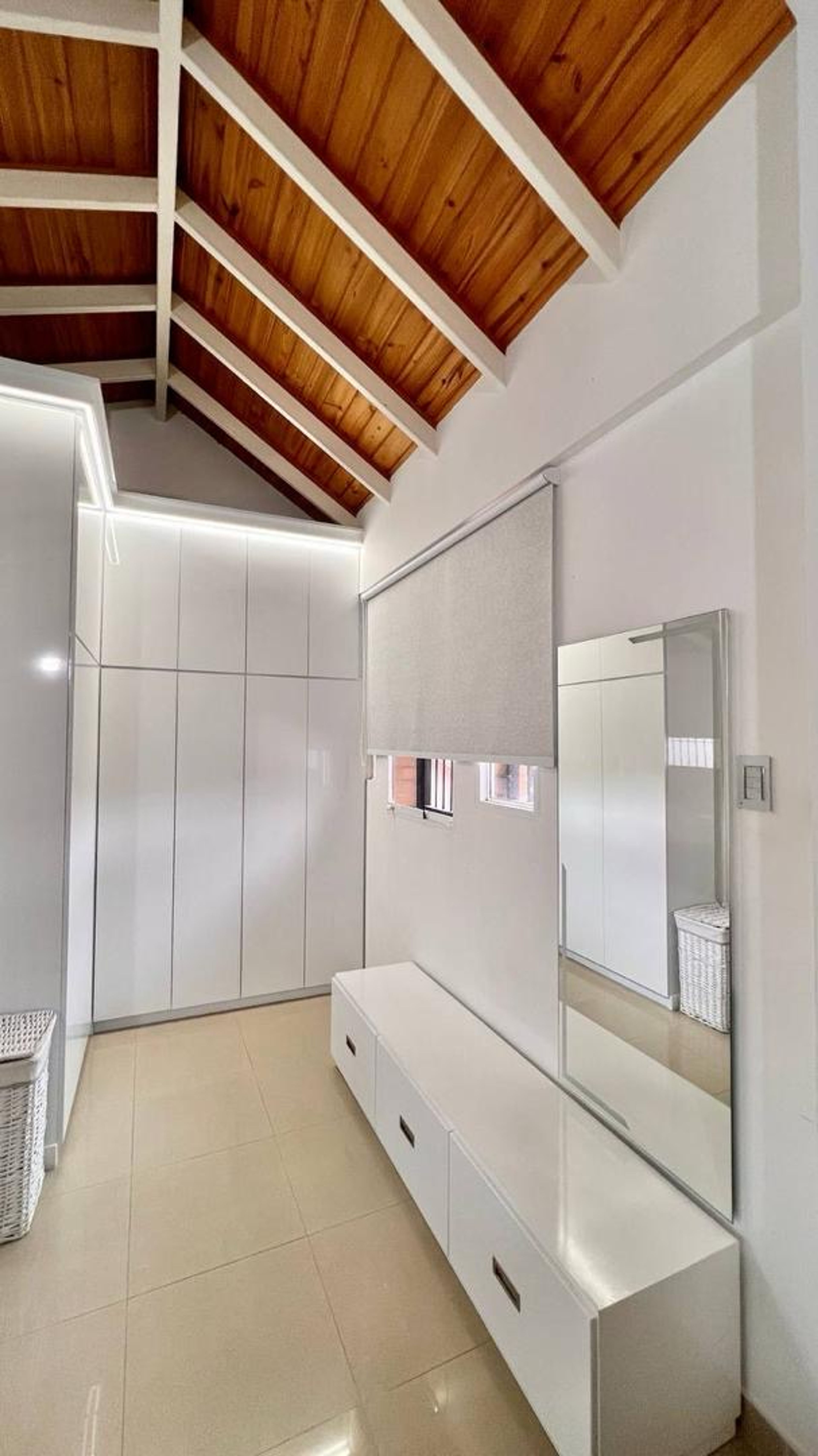Casa moderna de 3 niveles en Terrazas de Pirineos — foto 13