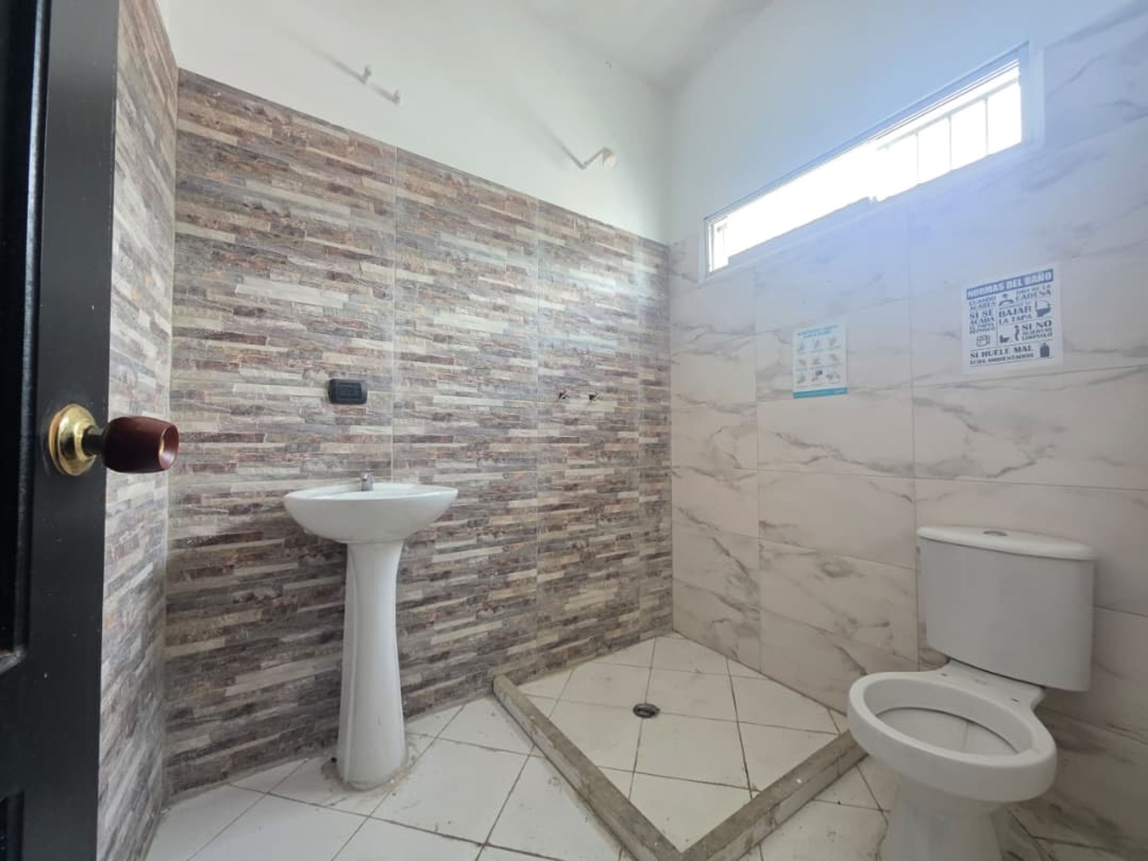 Edificio comercial estratégico en la vía principal de Santa Teresa, Barrio Bolívar — foto 10