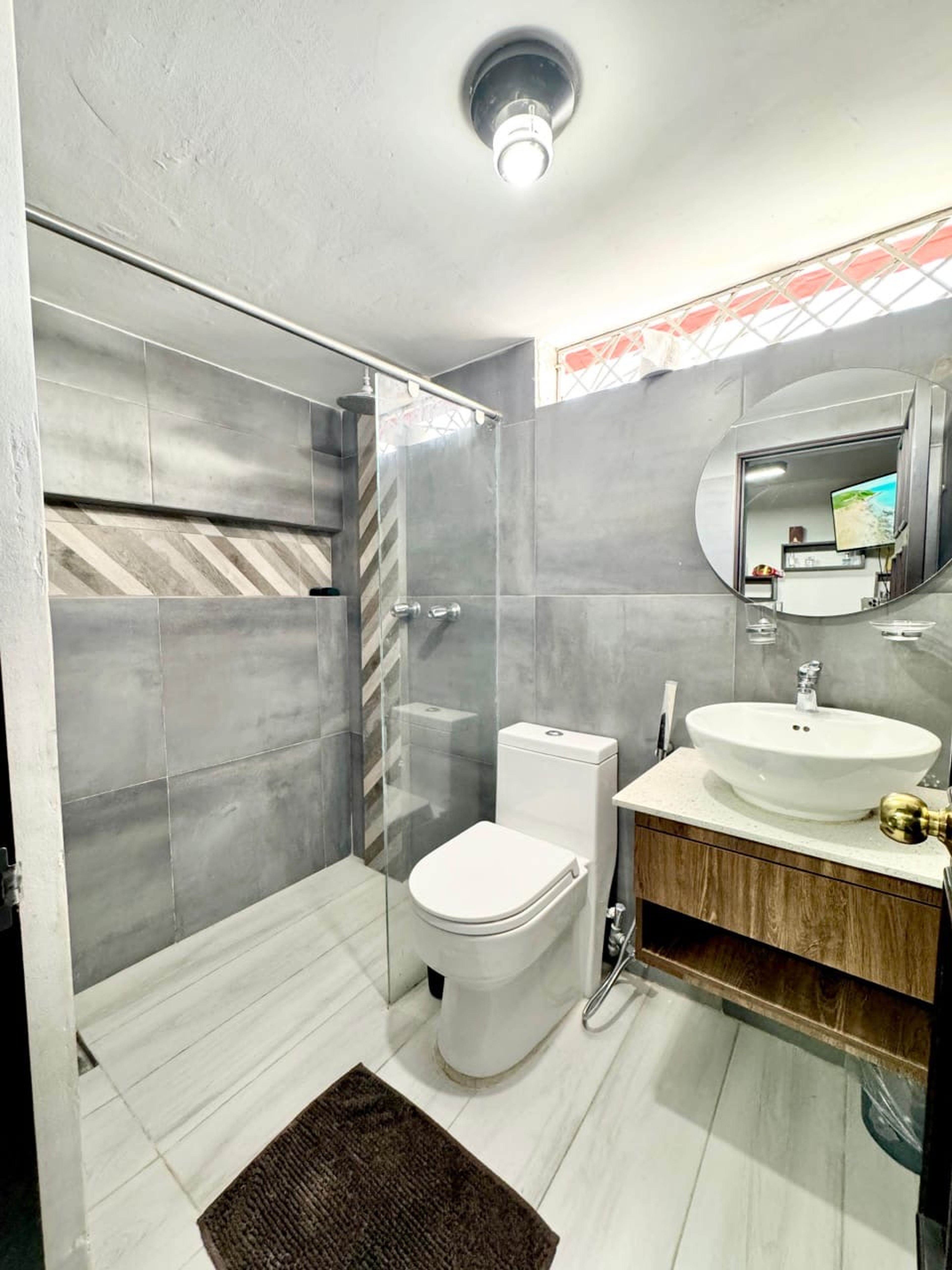 Casa de 2 niveles con piscina, parrillero y 7 habitaciones en Urb. Santa Rosa — foto 13
