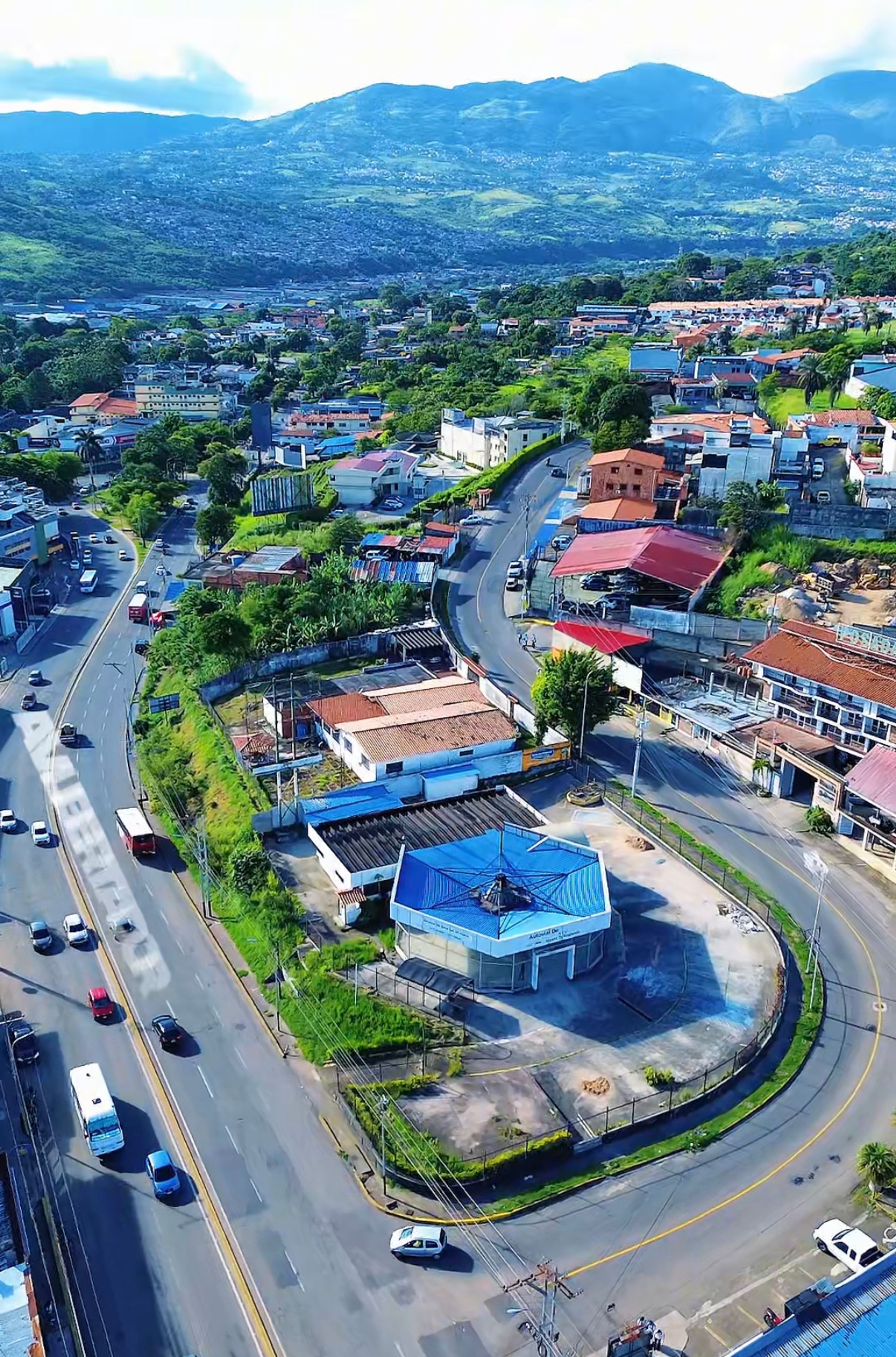 Terreno comercial de 1.116 metros y doble frente en Av. Demócrata con Av. Libertador — foto 5