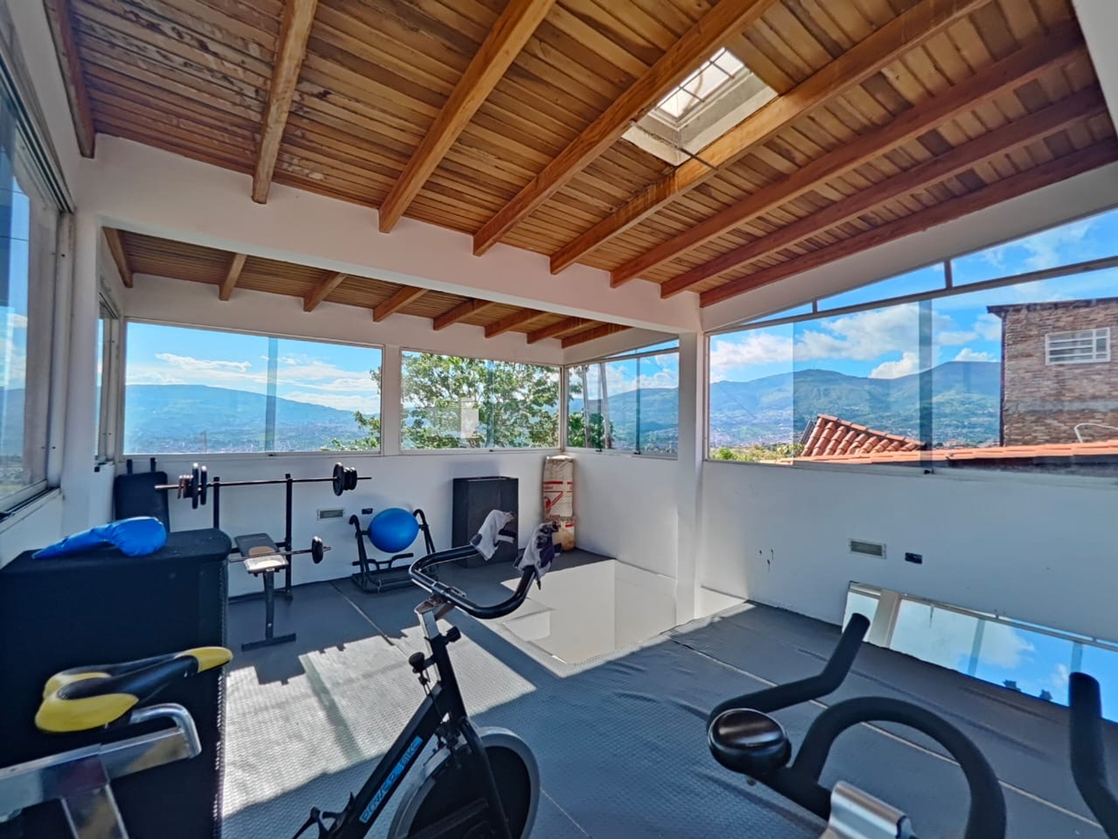 Casa de 200 m² con piscina y apartaestudio en Urb. Laureles de la Castellana — foto 9