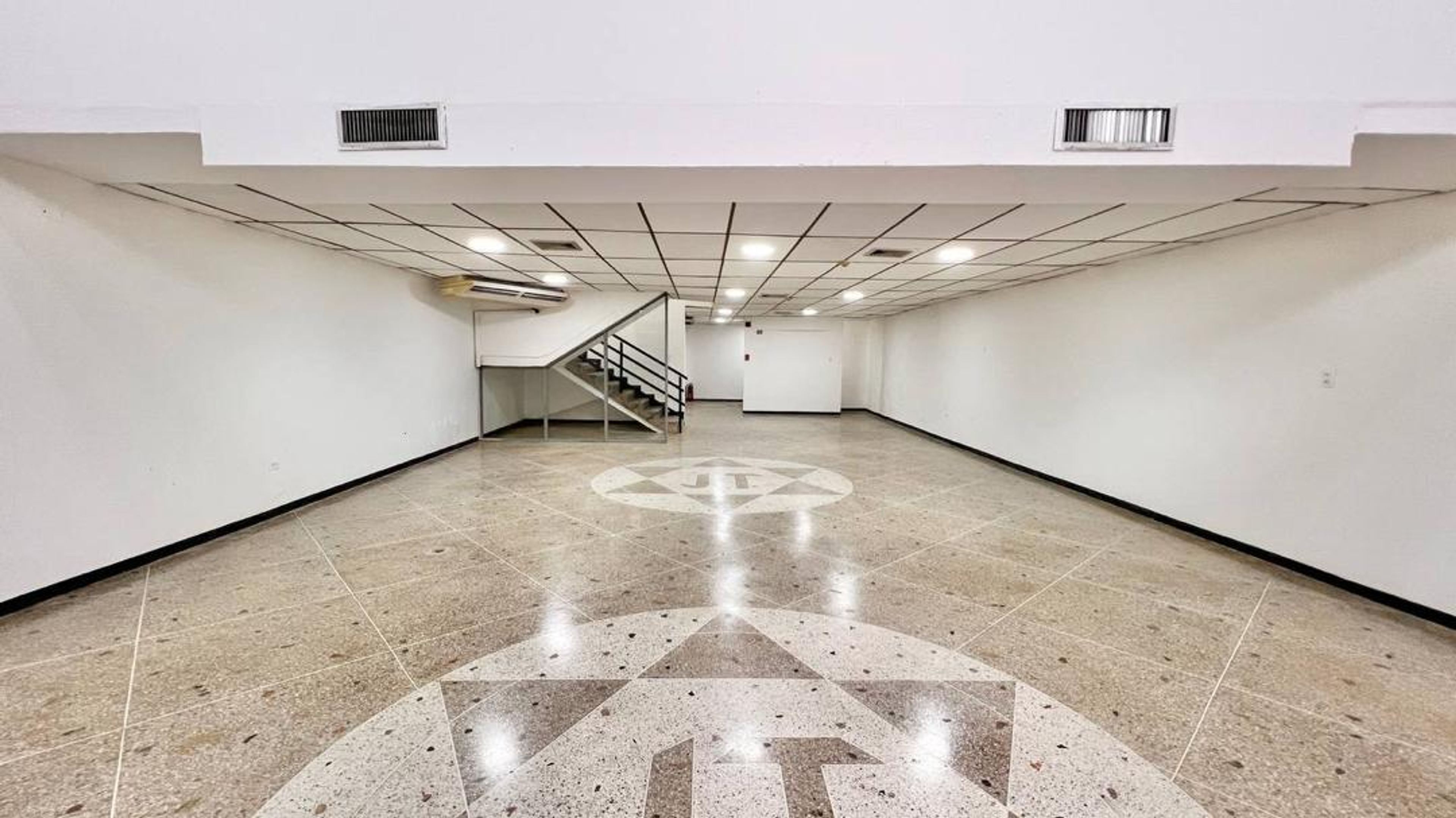Edificio en Centro, San Cristóbal — foto 3