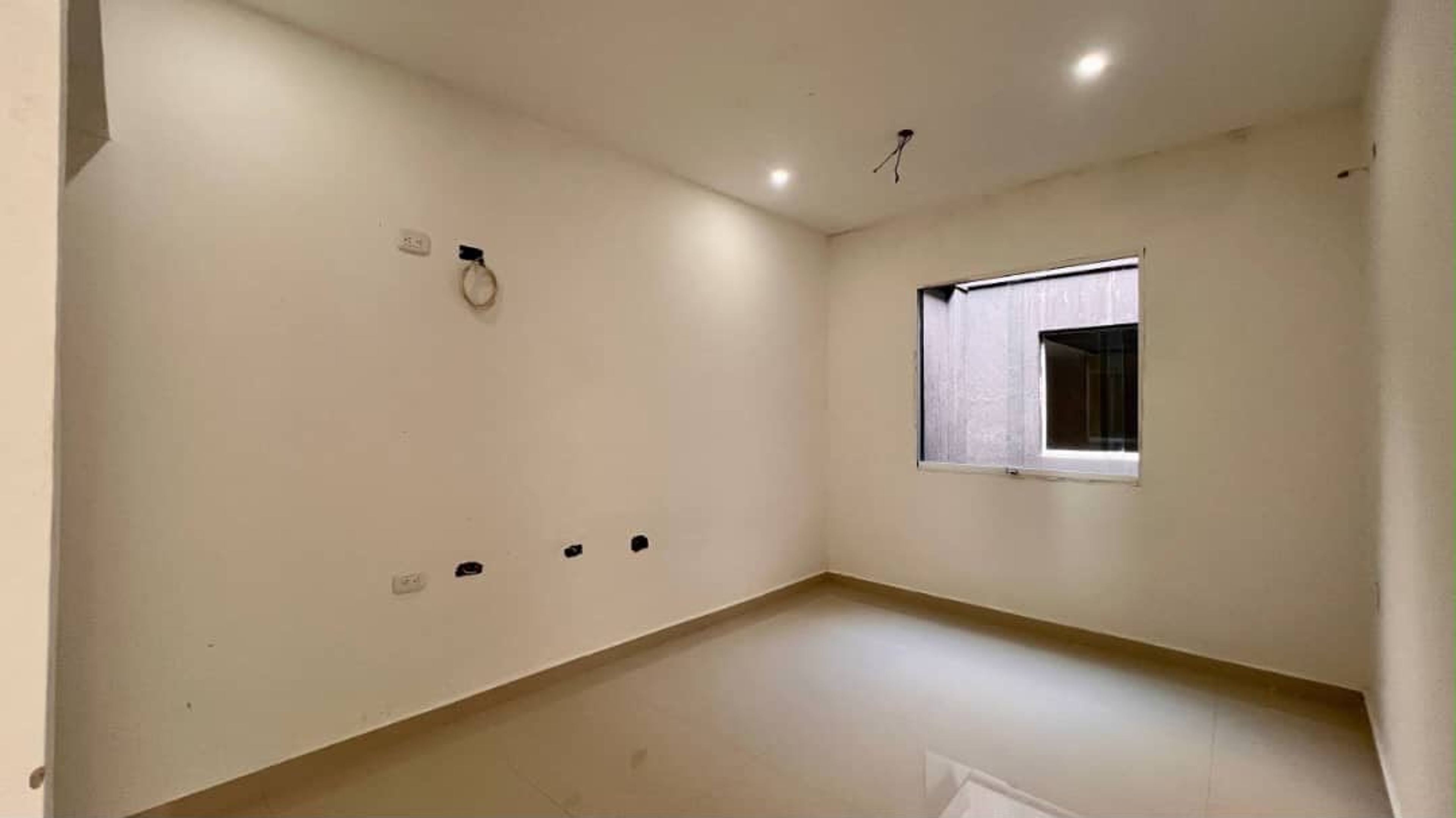 : Casa de 5 niveles con terraza y área para piscina en Colinas de Pirineos — foto 6
