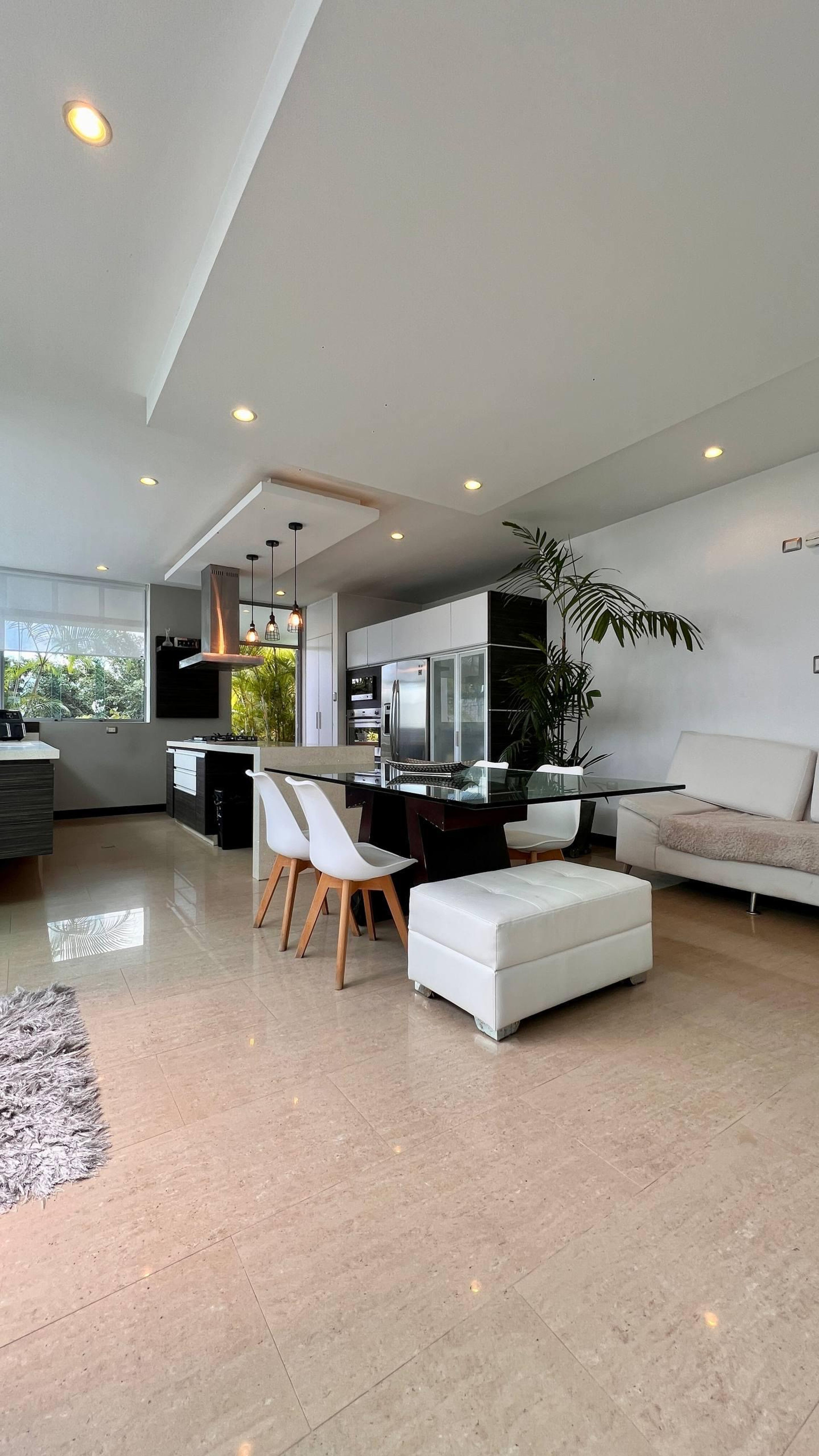 Casa moderna de 472 m² con piscina infinita y vista panorámica — foto 8
