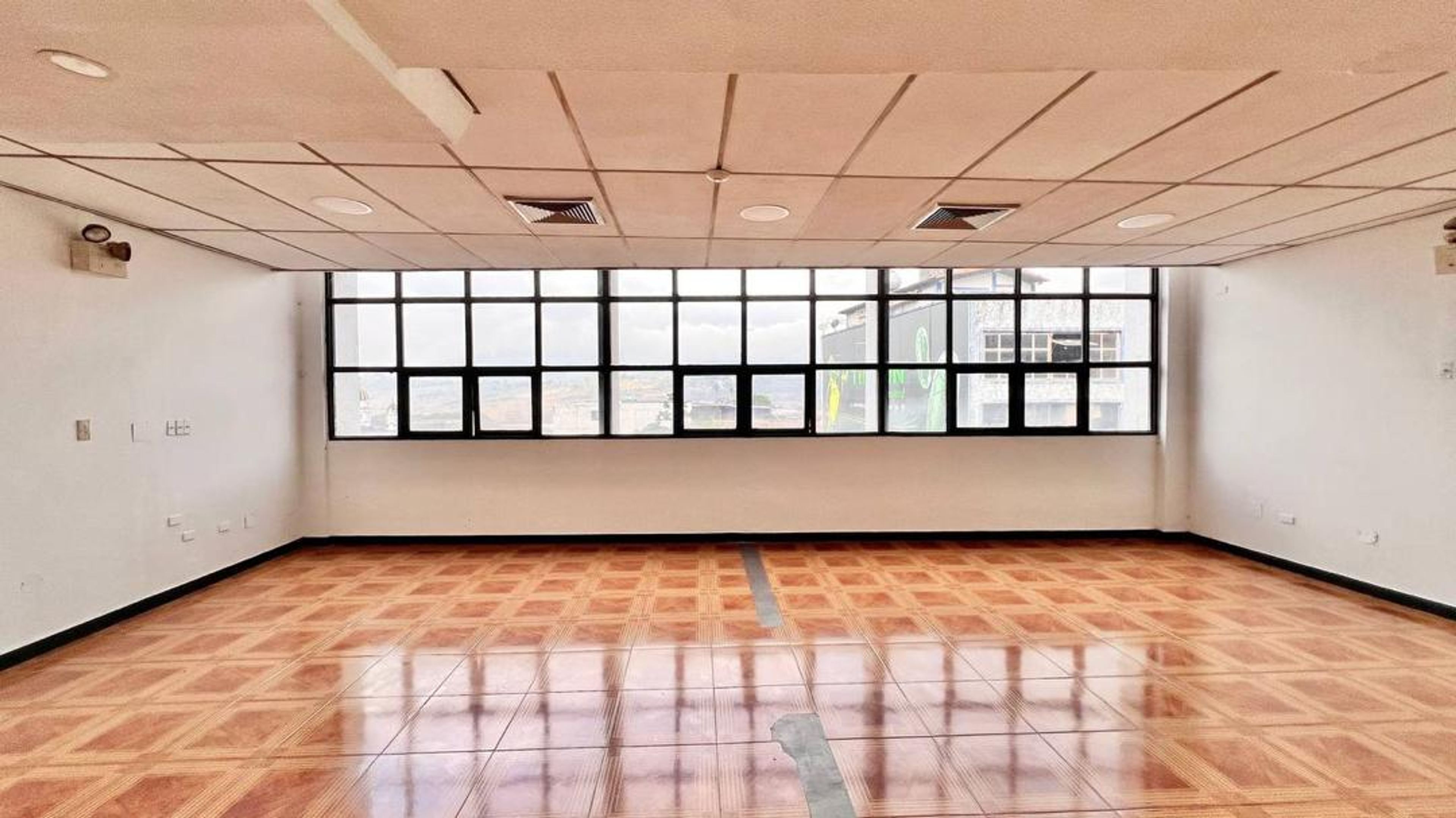 Edificio en el centro de San Cristóbal  — foto 13