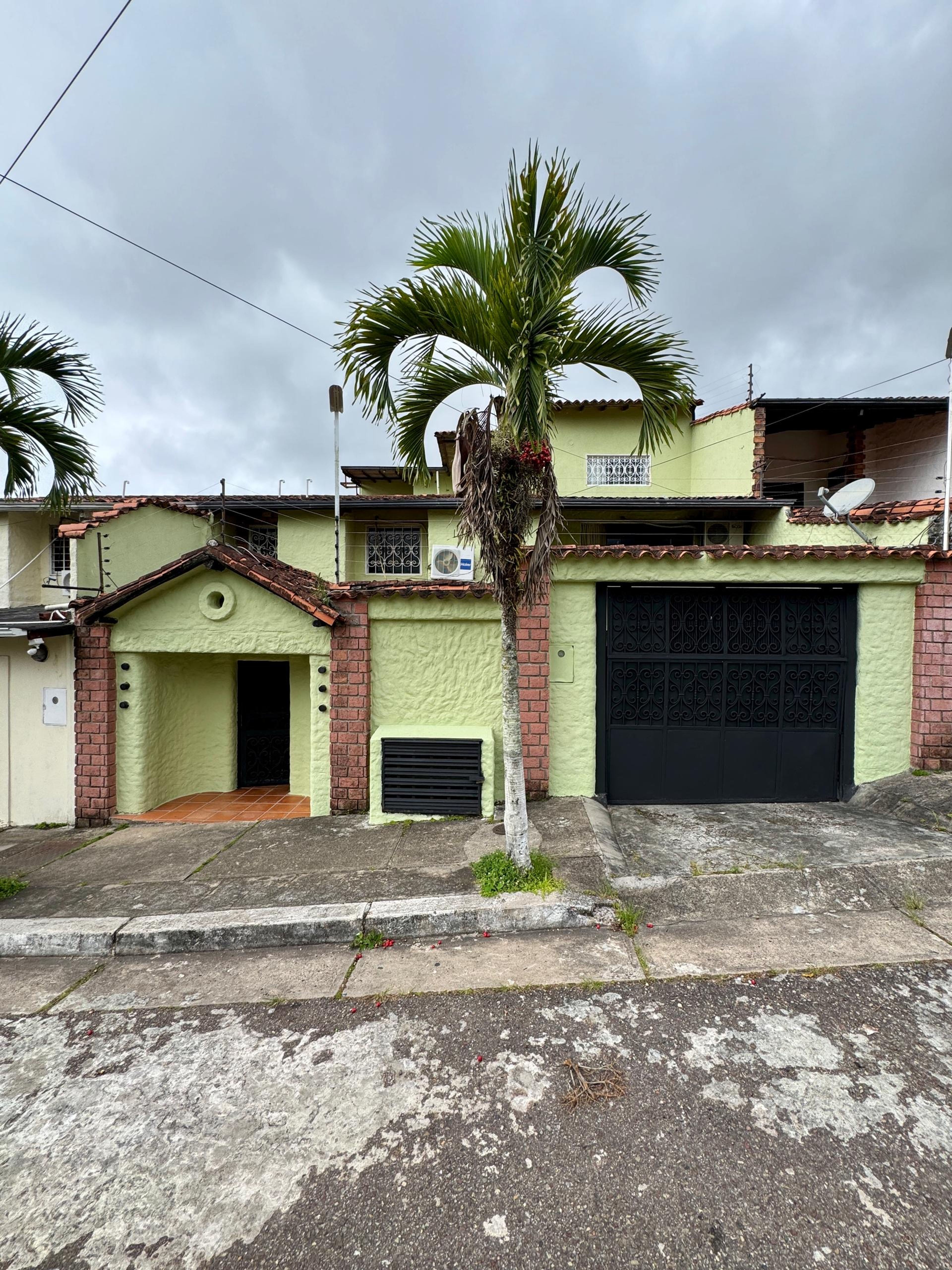 Espaciosa residencia de tres niveles equipada en Cumbres Andinas — foto 1