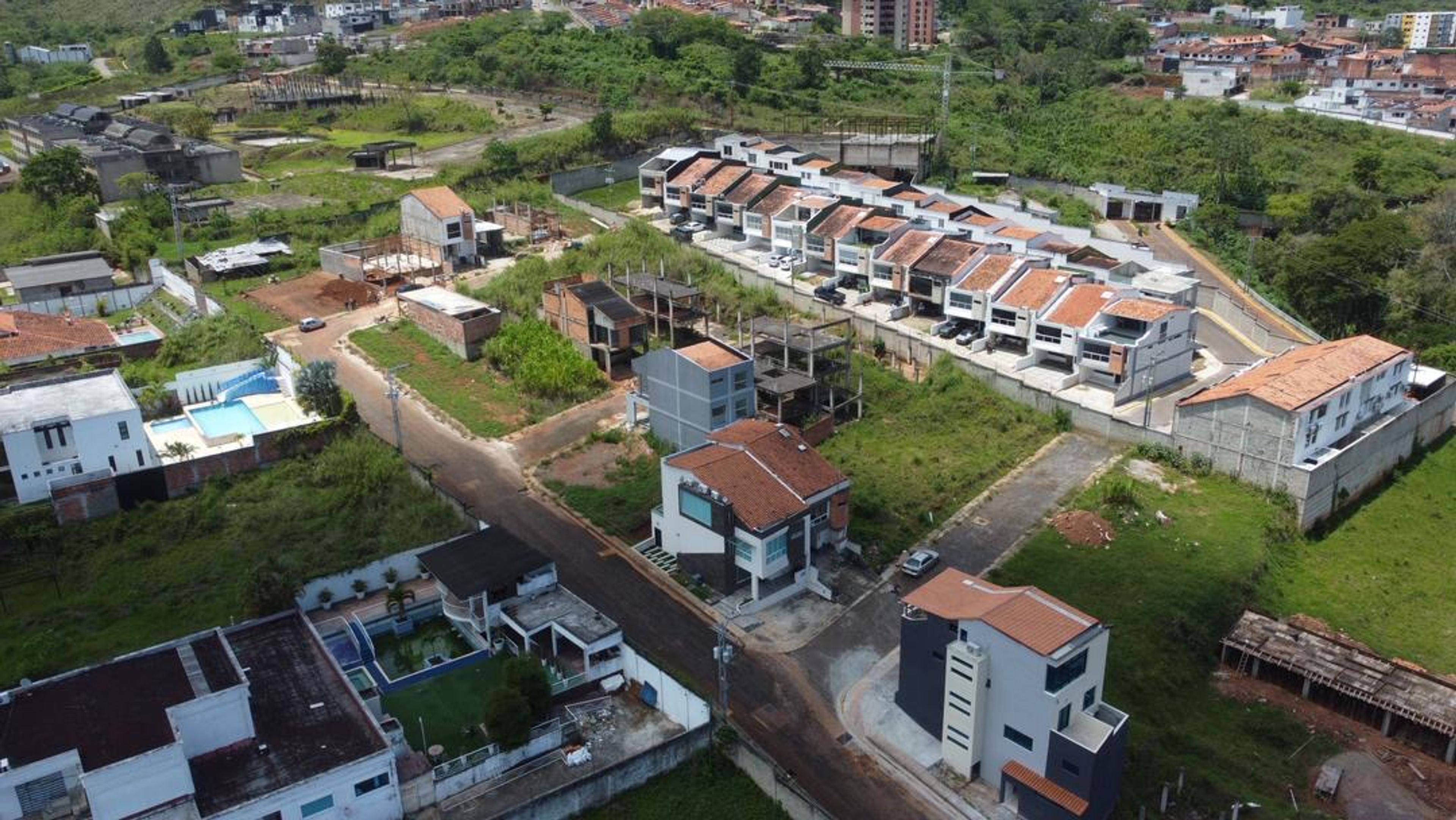 Terreno o parcela en La Castellana, San Cristóbal — foto 2