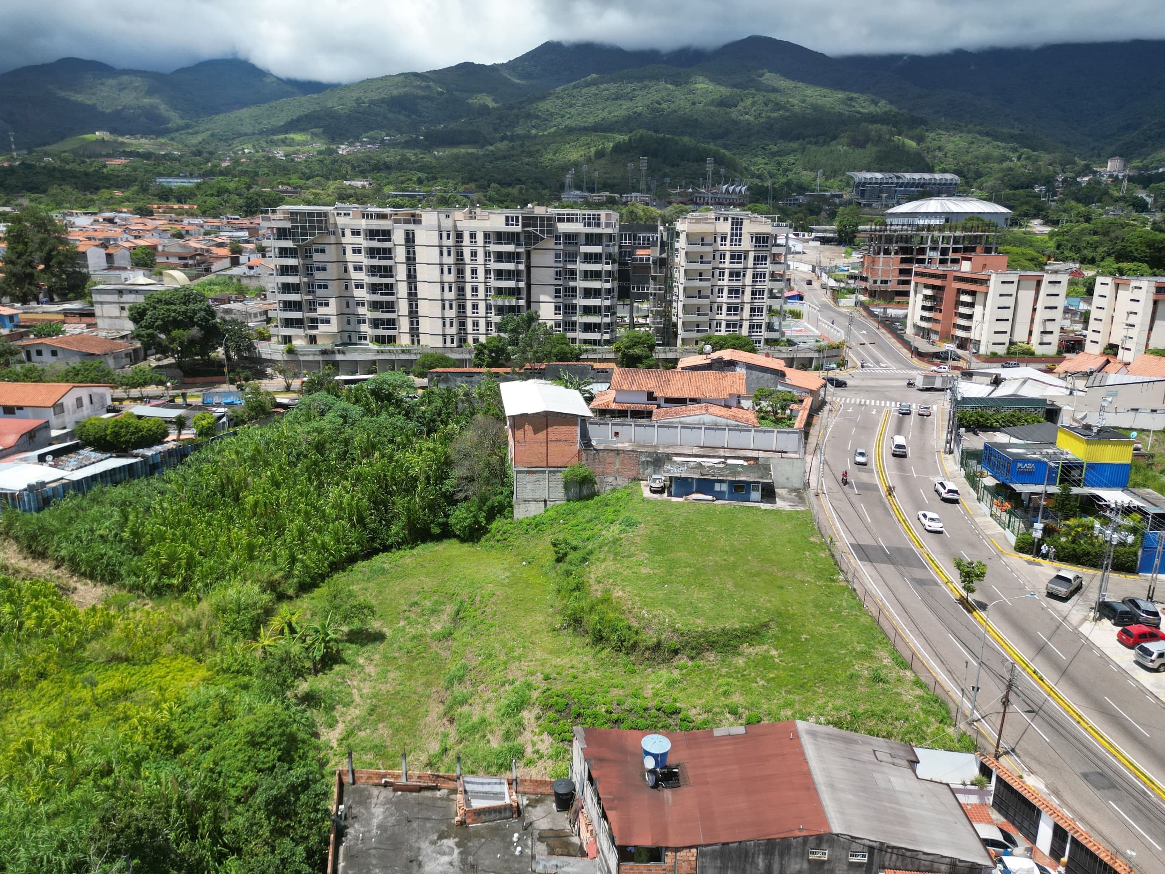 Terreno comercial estratégico de 2.500 m² a orilla de calle en Pueblo Nuevo — foto 1