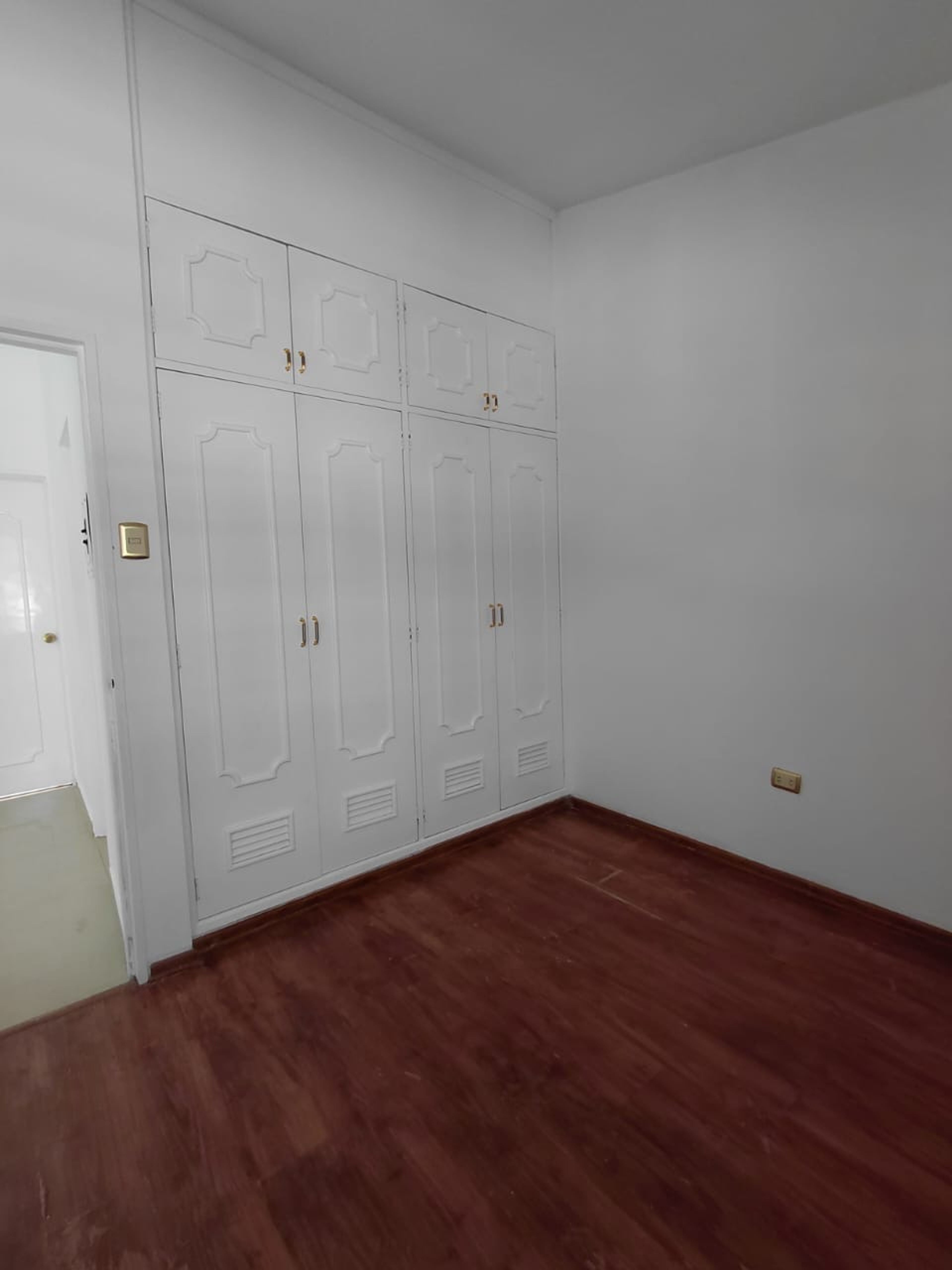 Casa de 220 m² en urbanismo privado Demócrata Suites en La Guayana — foto 10