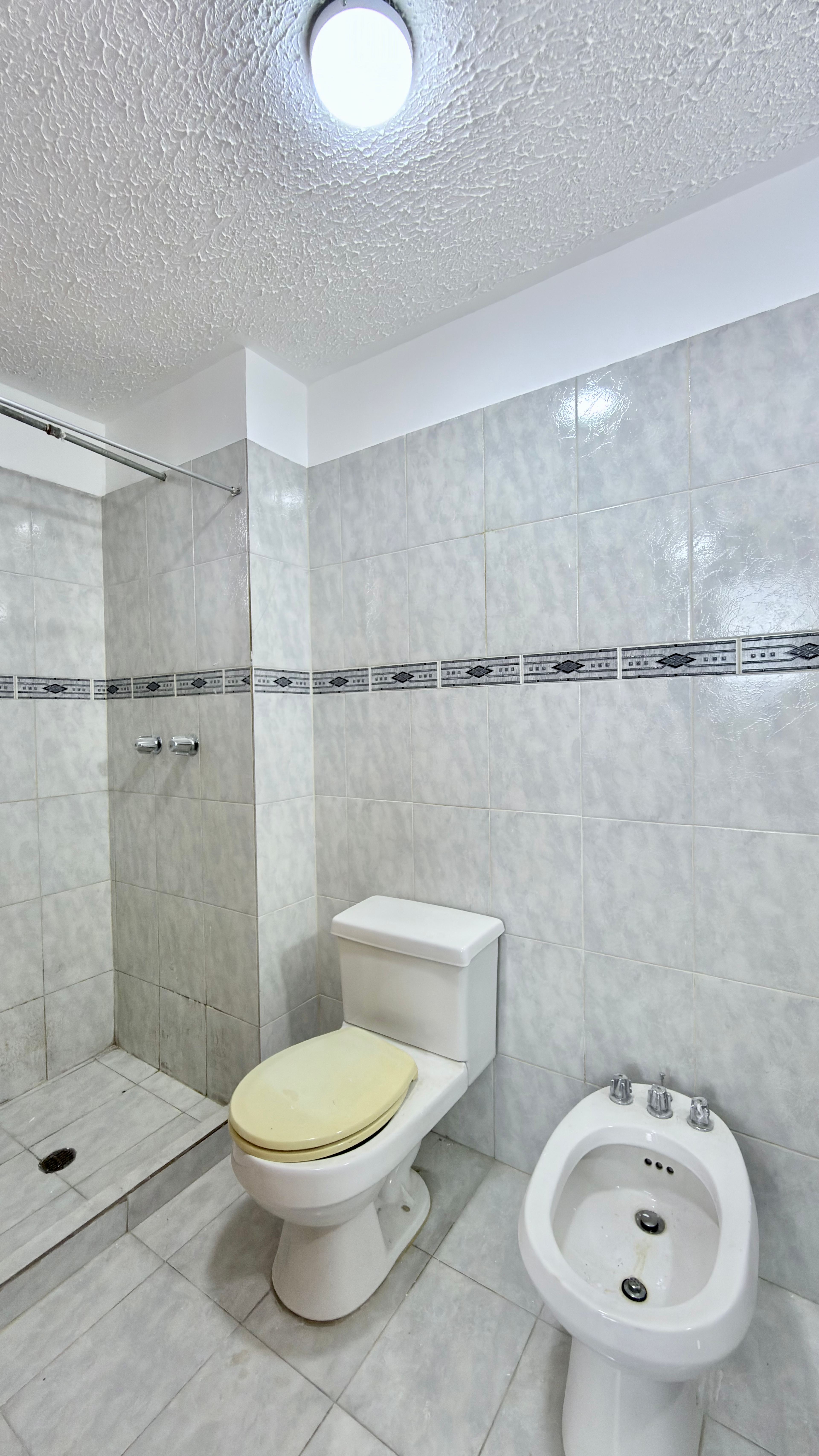 Apartamento recién remodelado con vista a la avenida en Residencias Alta Vista — foto 14