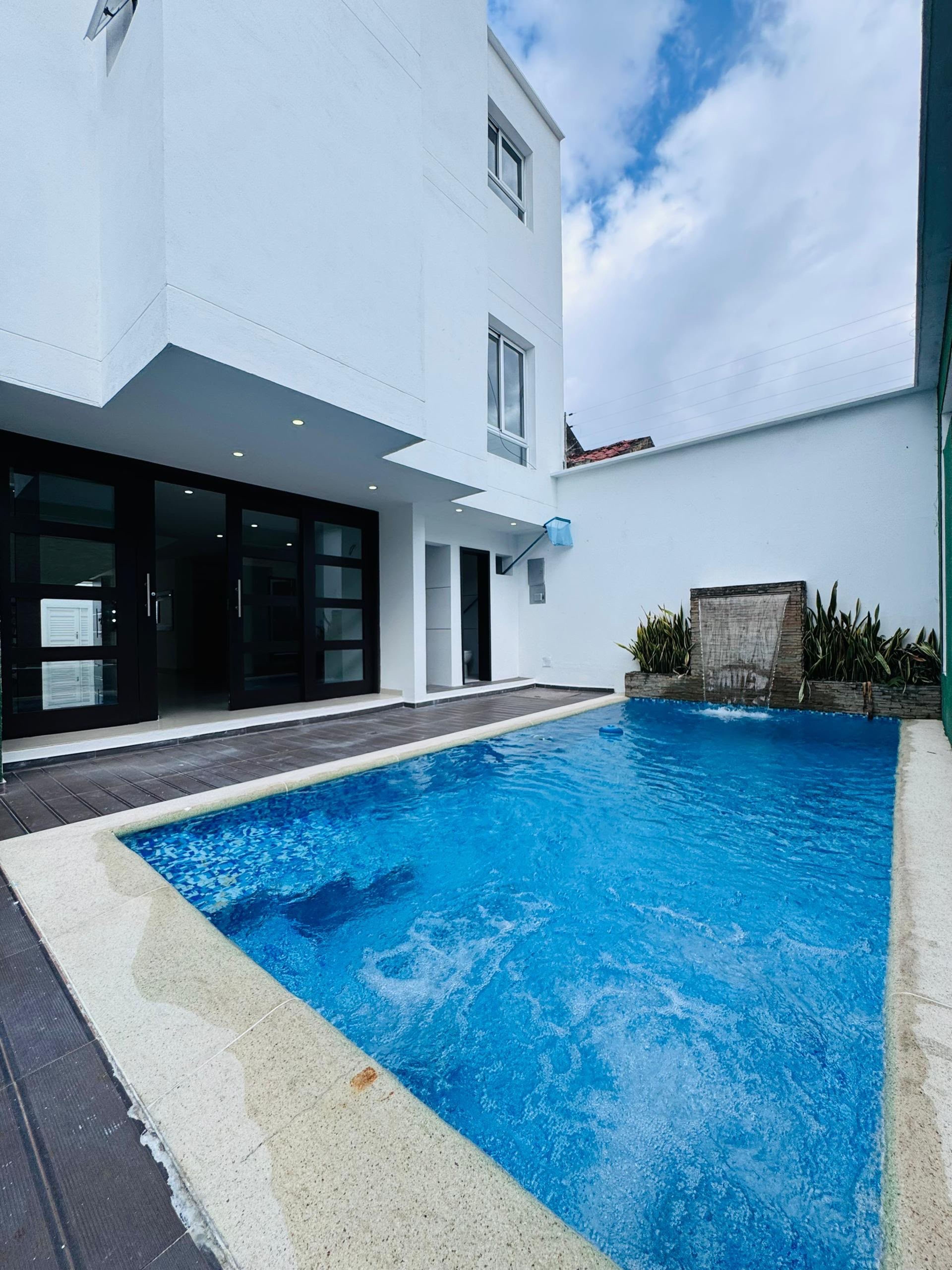 Casa de 3 niveles con piscina y cascada en Urb. Agua Clara — foto 9