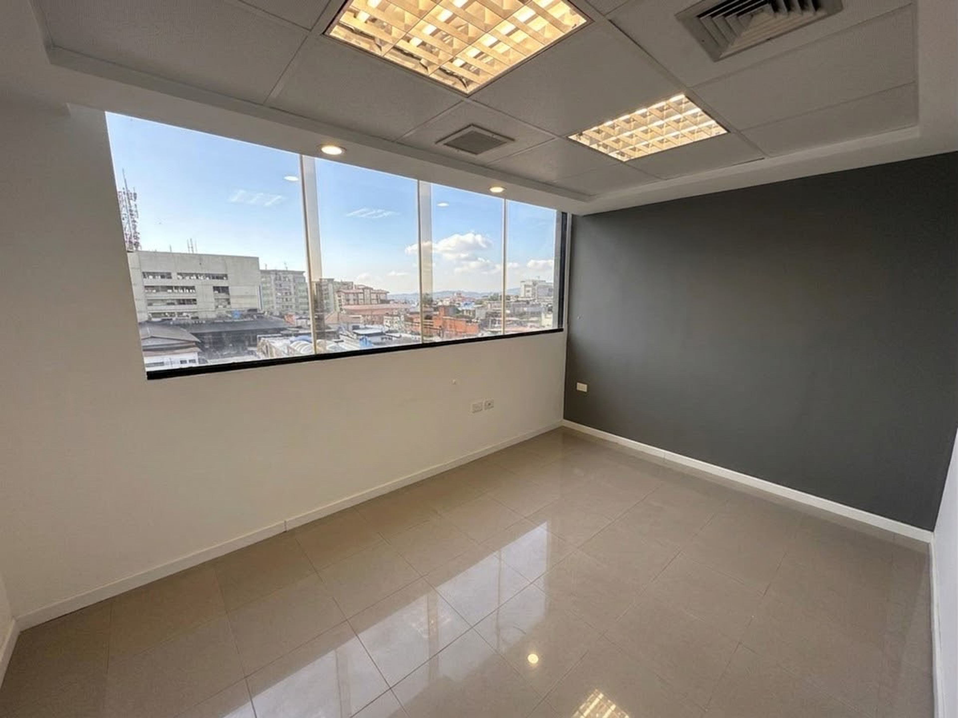 Oficina corporativa equipada en Torre Capeccio, Barrio Obrero — foto 3