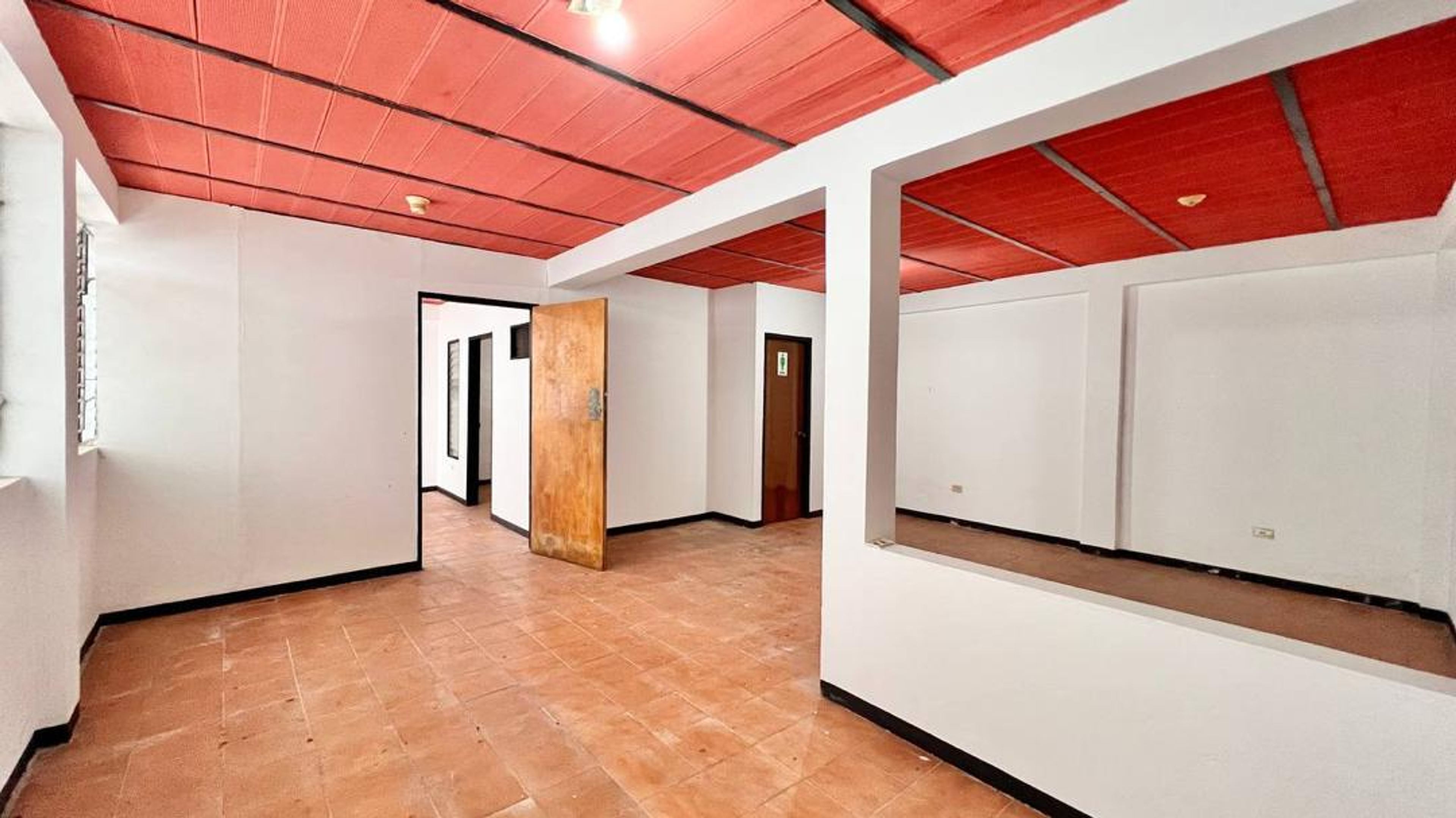 Edificio en el centro de San Cristóbal  — foto 11