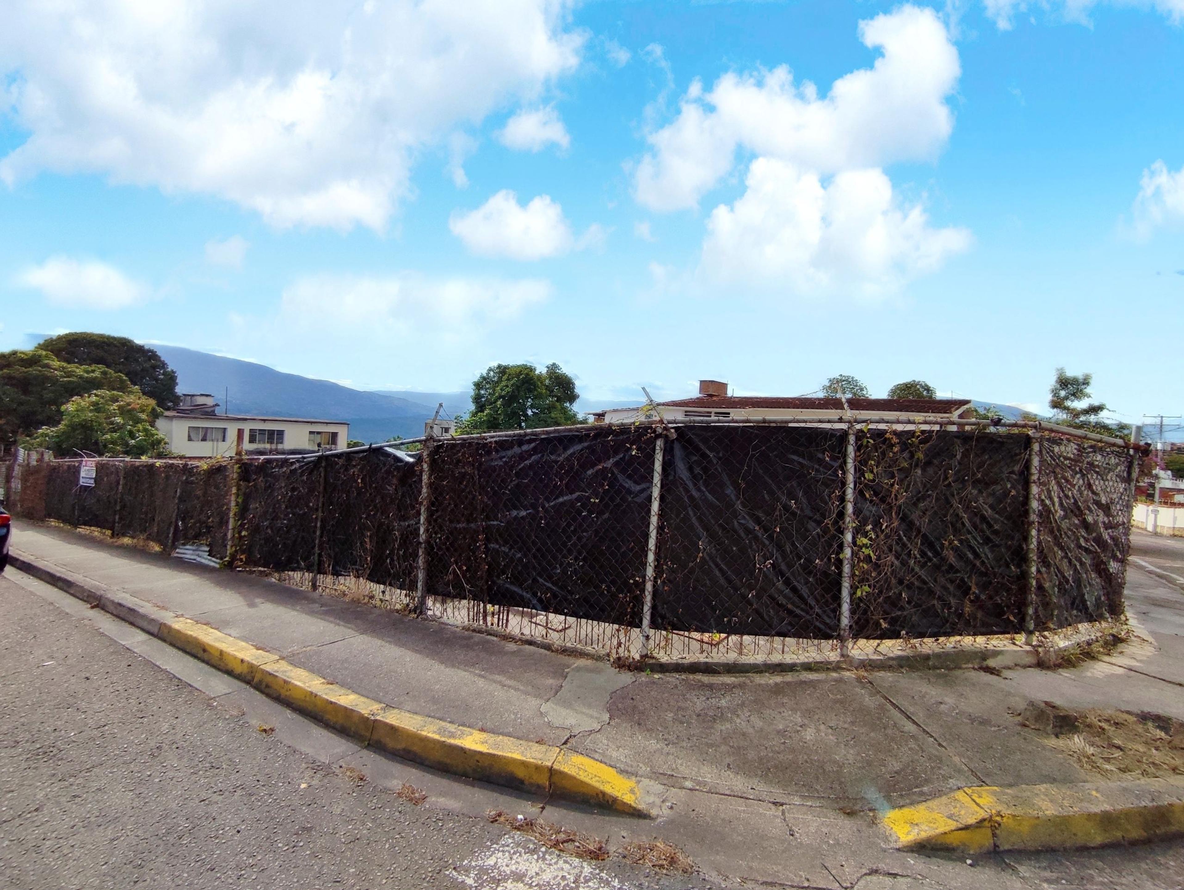 Terreno esquinero estratégico en Barrio Obrero con proyecto aprobado — foto 3