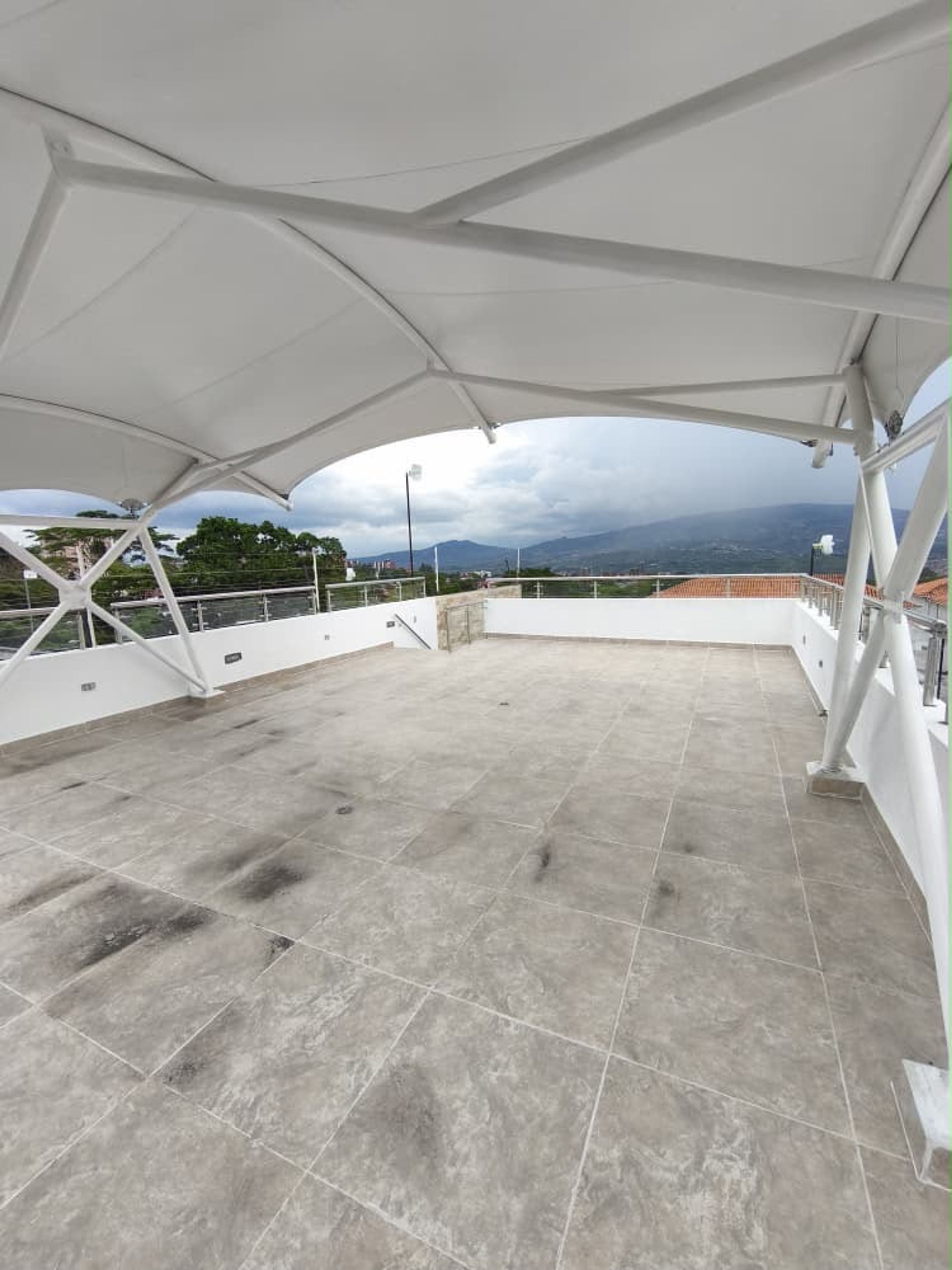 Casa de 3 niveles con doble terraza y vista panorámica en Urb. Villa Granadina — foto 11