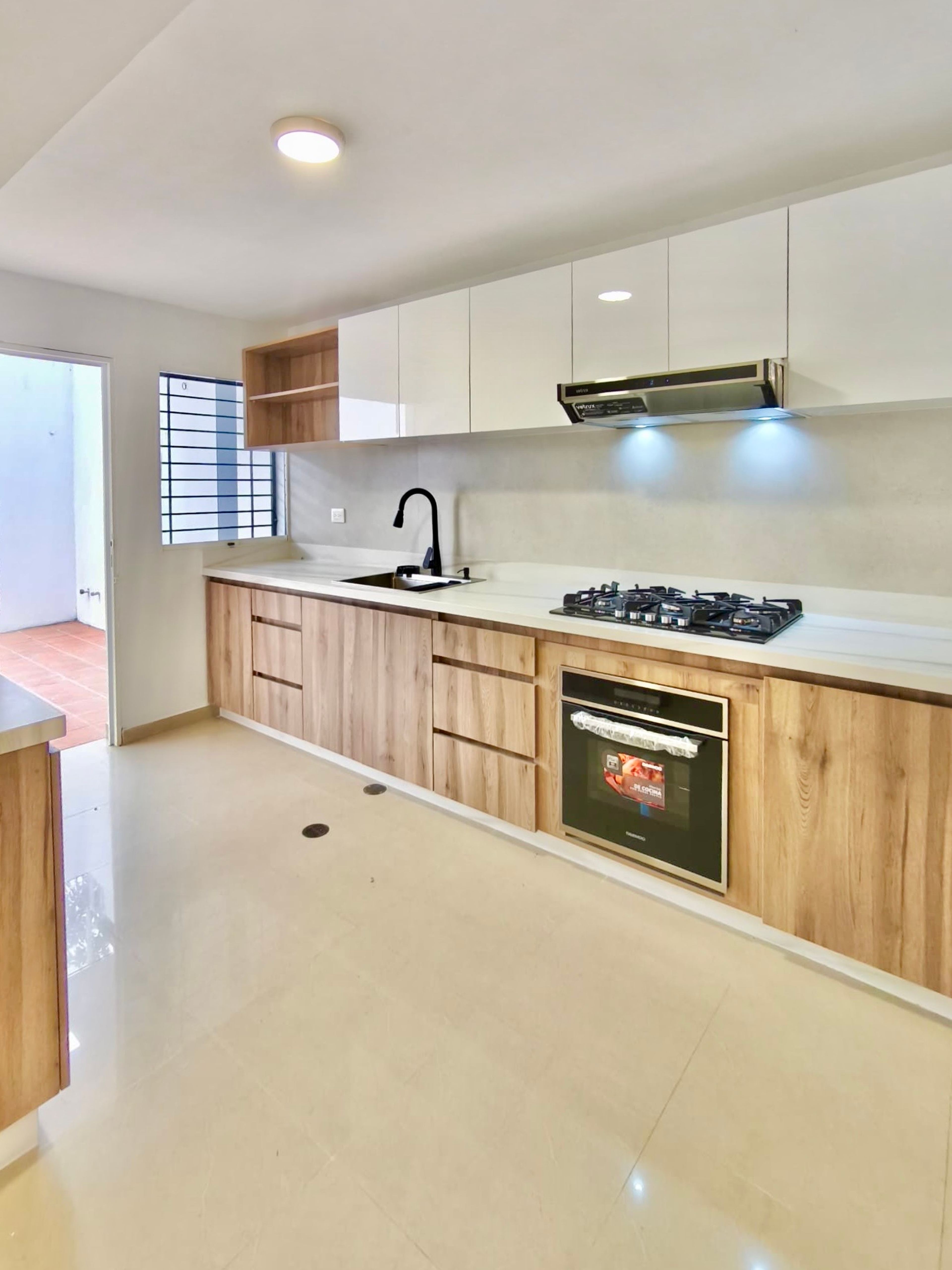 Residencia moderna de tres niveles en Conjunto Terrazas de Pirineos — foto 2