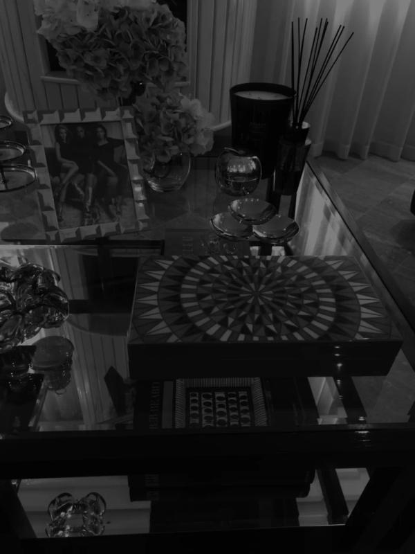 Milly Poker Box