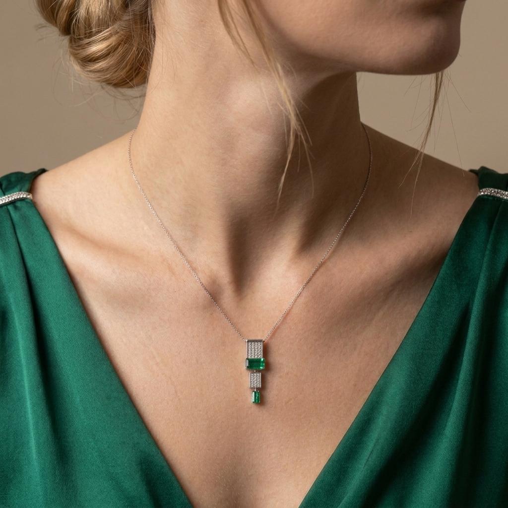 Přívěsek se smaragdy a diamanty 01, diamant, bílé zlato na krku — Zlatnictví Vaněk Kolín