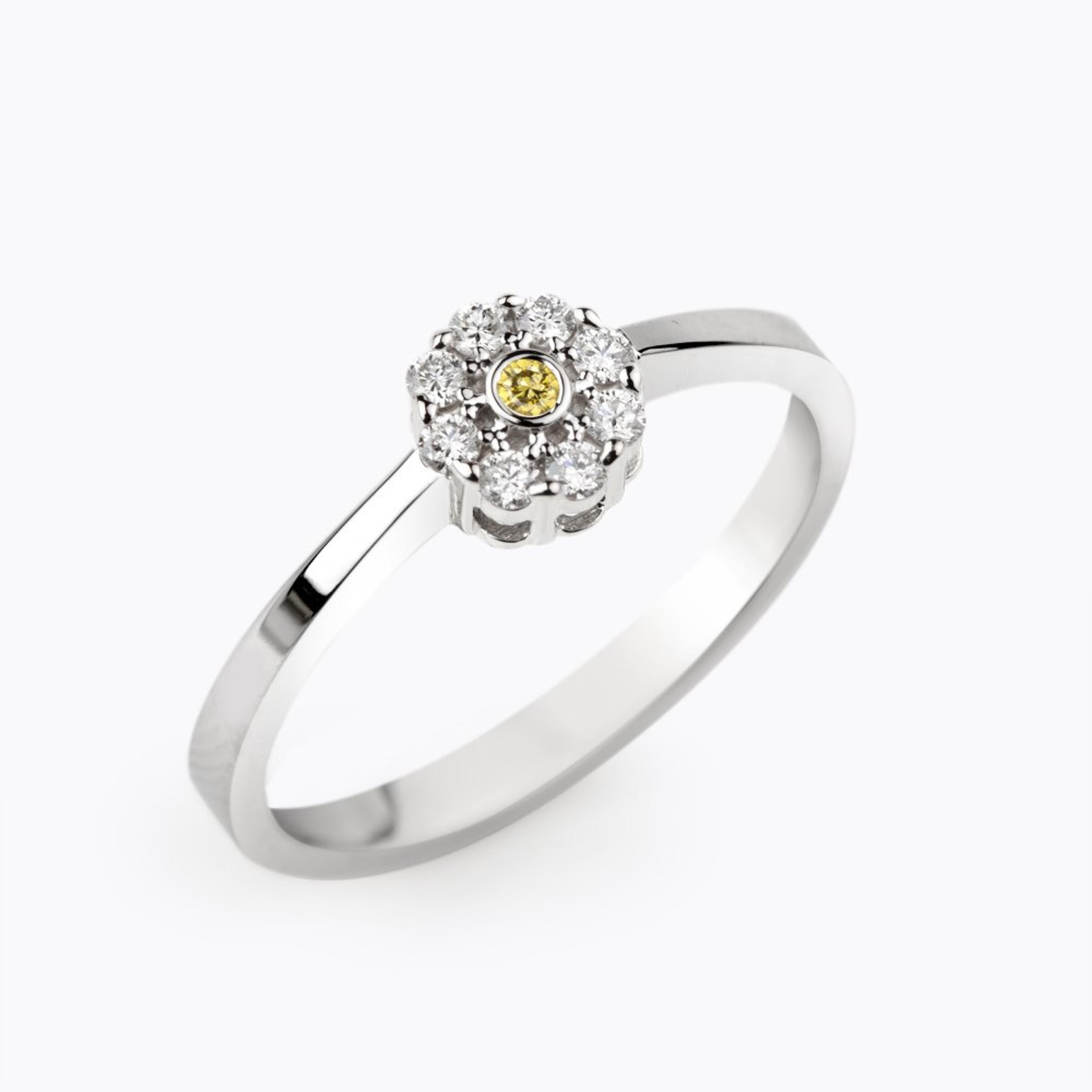 Diamantový prsten 89, barevný diamant, bílé zlato — Zlatnictví Vaněk Kolín