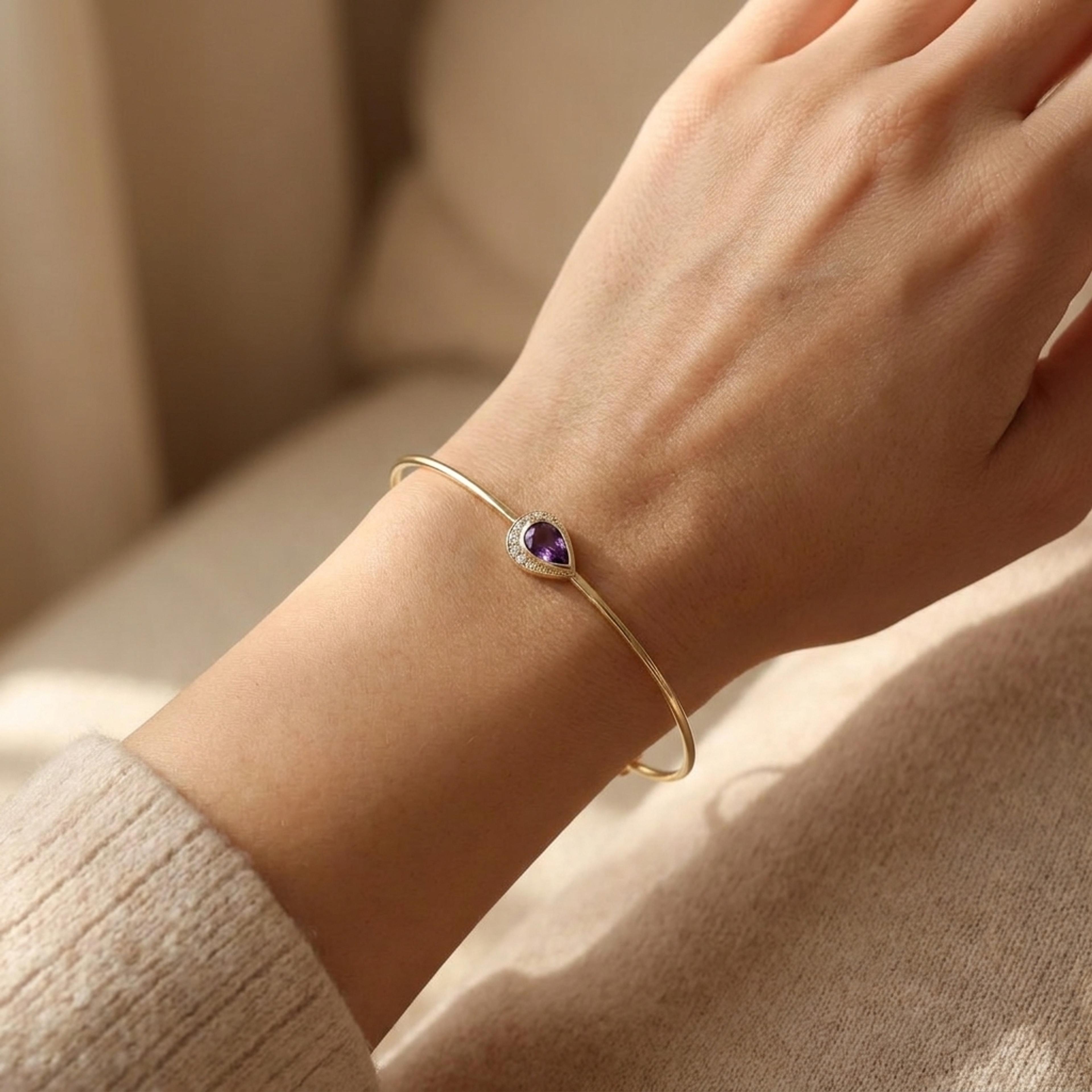 Náramek s ametystem a diamanty 01, diamant, žluté zlato na ruce — Zlatnictví Vaněk Kolín