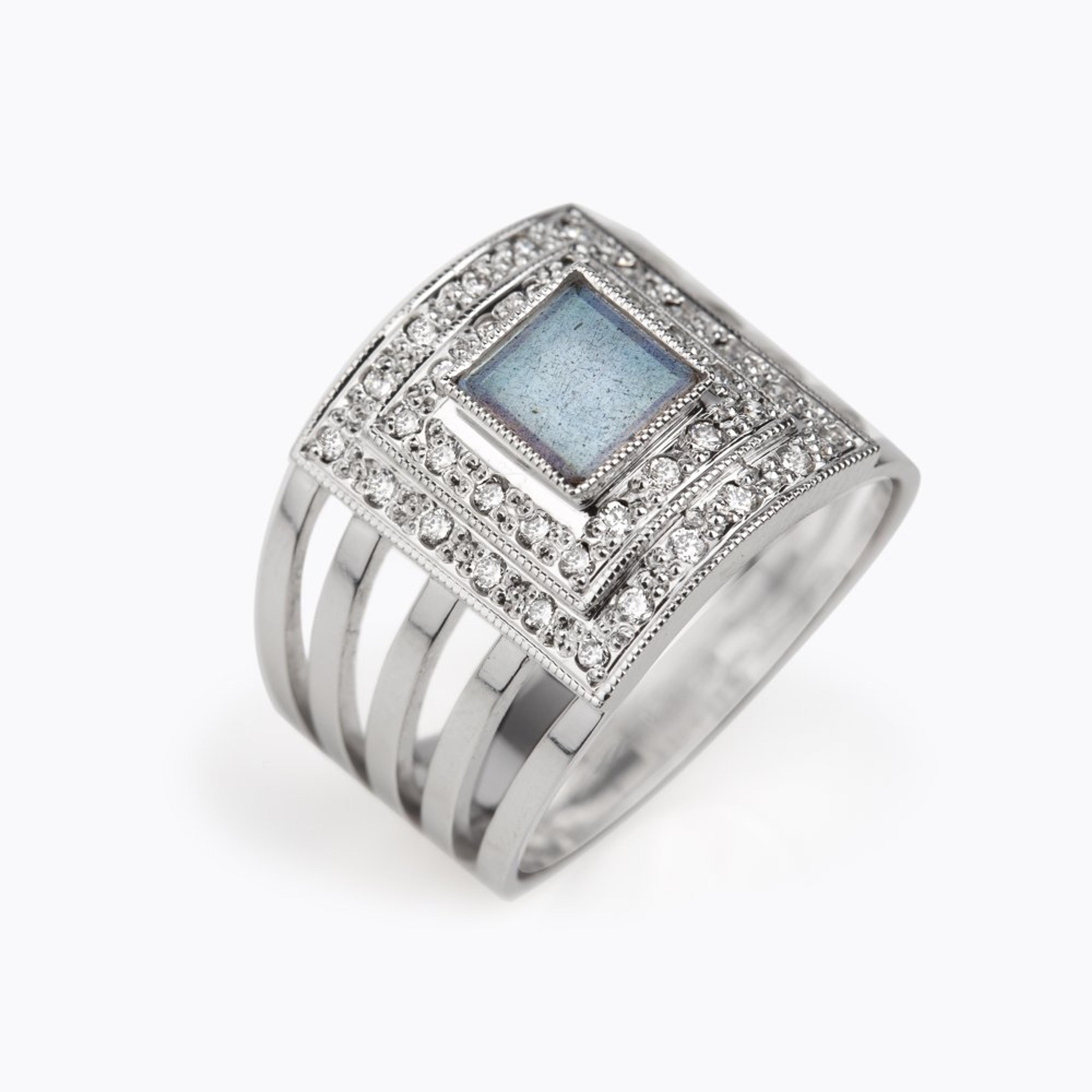 Prsten s labradoritem a diamanty 01, diamant, bílé zlato — Zlatnictví Vaněk Kolín