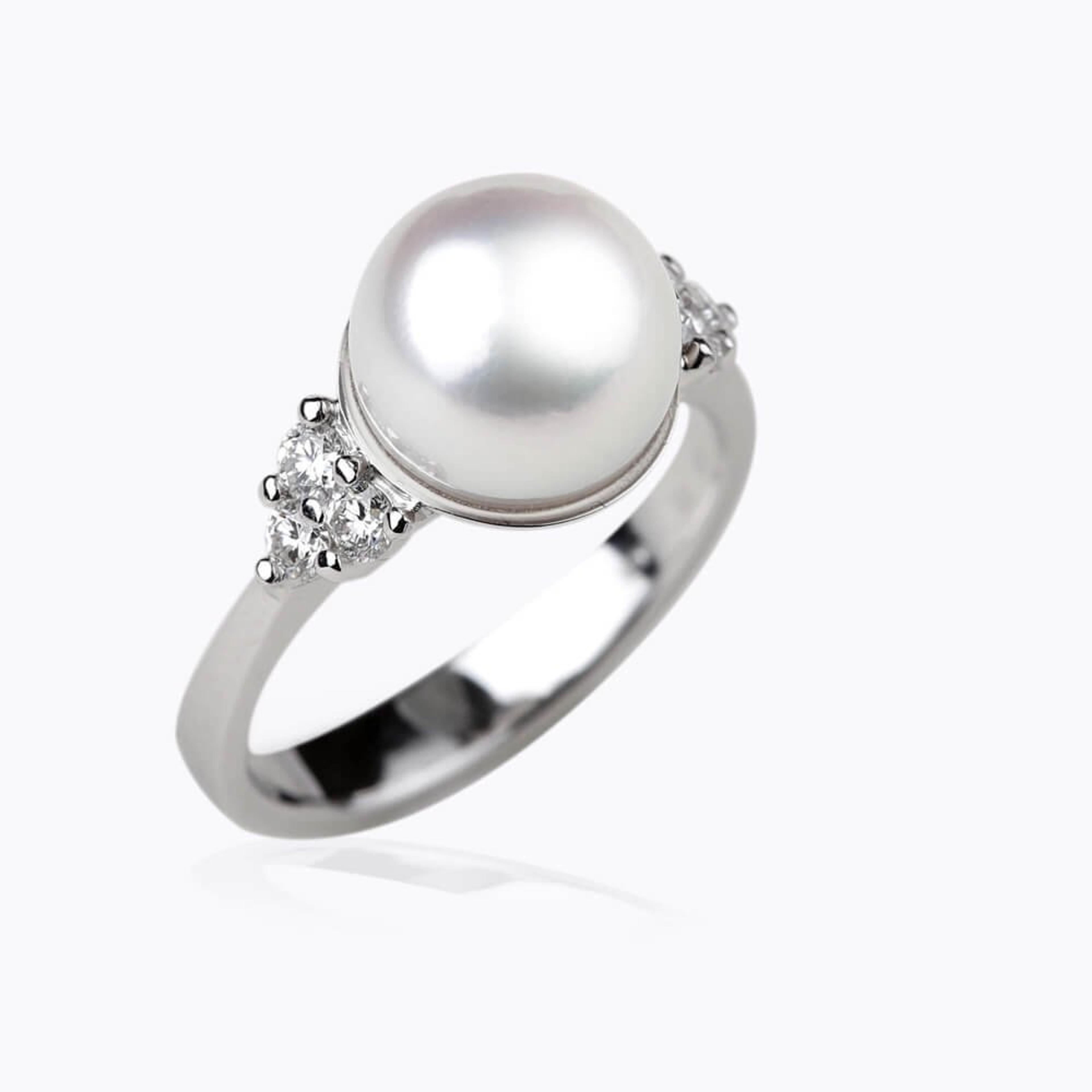 Prsten s perlou a diamanty 02, diamant, bílé zlato — Zlatnictví Vaněk Kolín