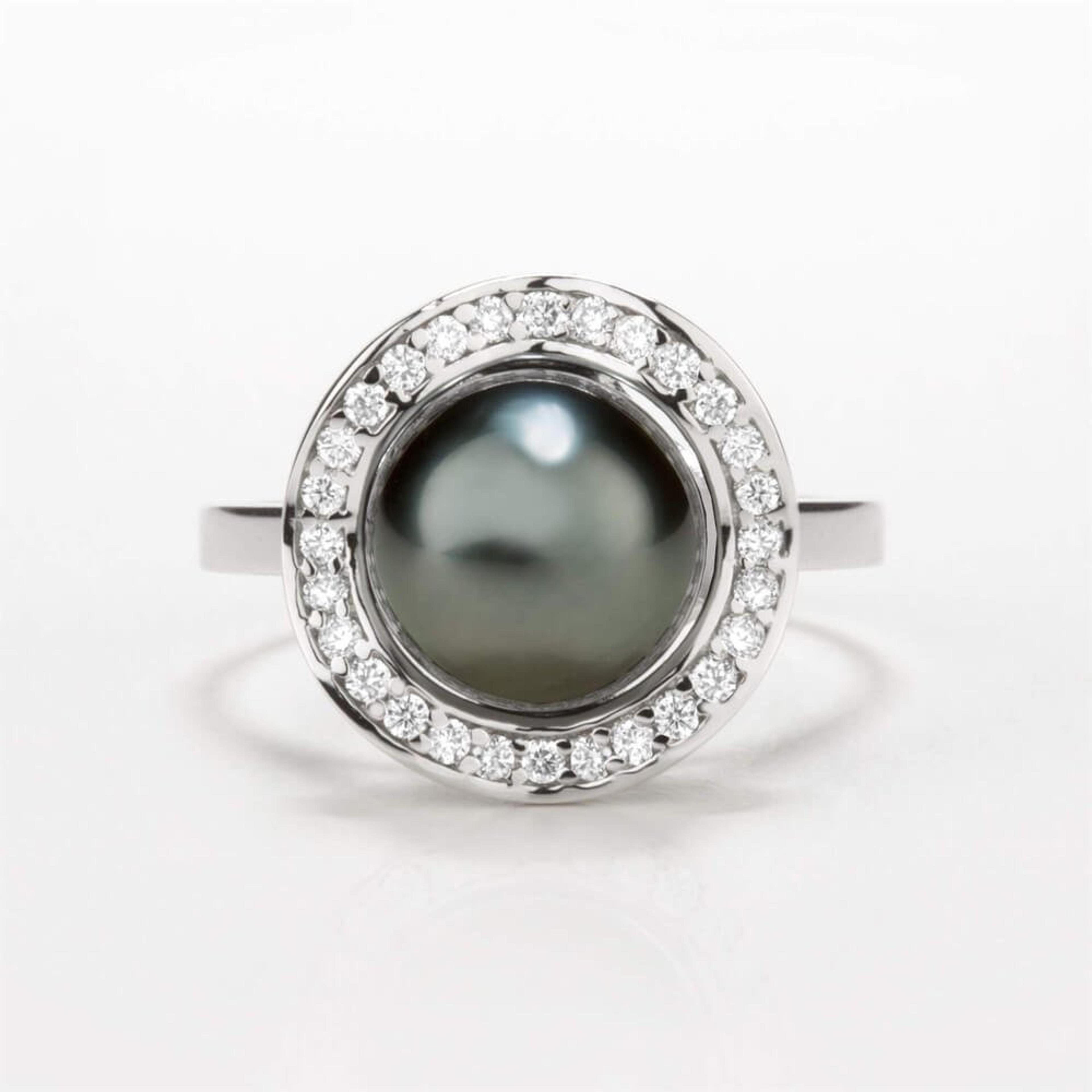 Prsten s perlou a diamanty 01, diamant, bílé zlato — Zlatnictví Vaněk Kolín