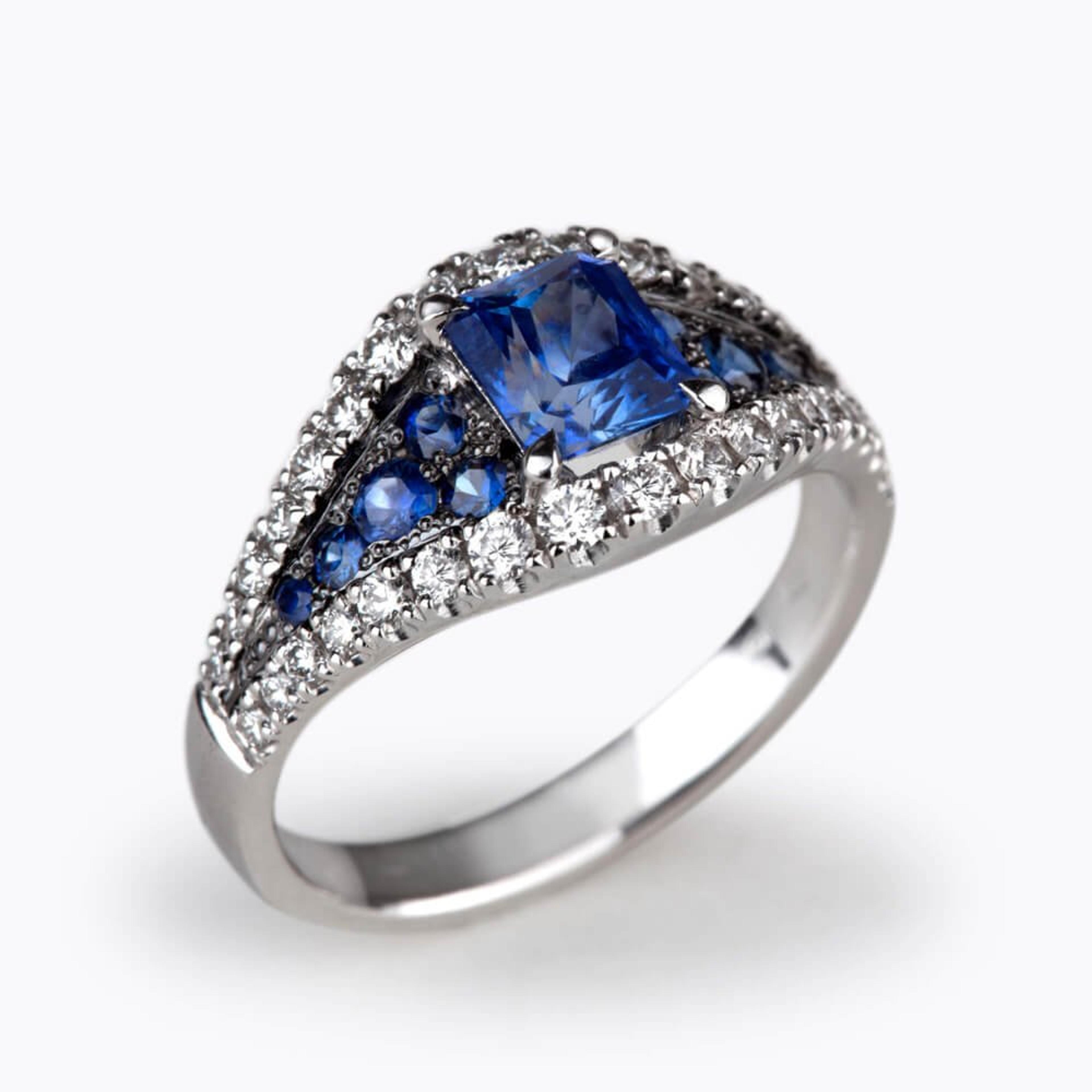 Prsten se safírem a diamanty 06, diamant, bílé zlato — Zlatnictví Vaněk Kolín