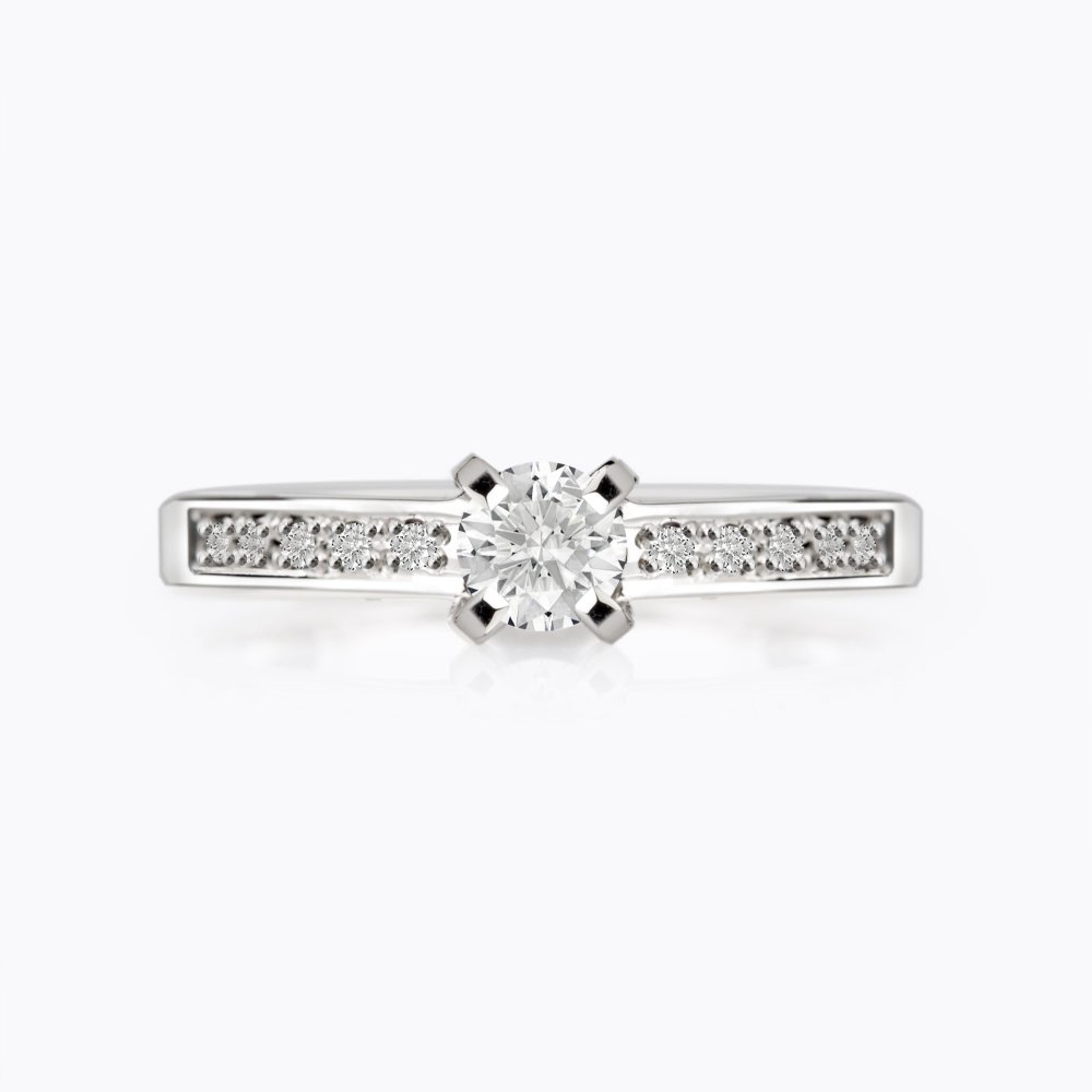 Diamantový prsten 131, diamant, bílé zlato — Zlatnictví Vaněk Kolín