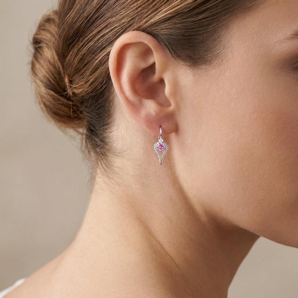 Náušnice se spinely a diamanty 03, diamant, bílé zlato na uchu — Zlatnictví Vaněk Kolín
