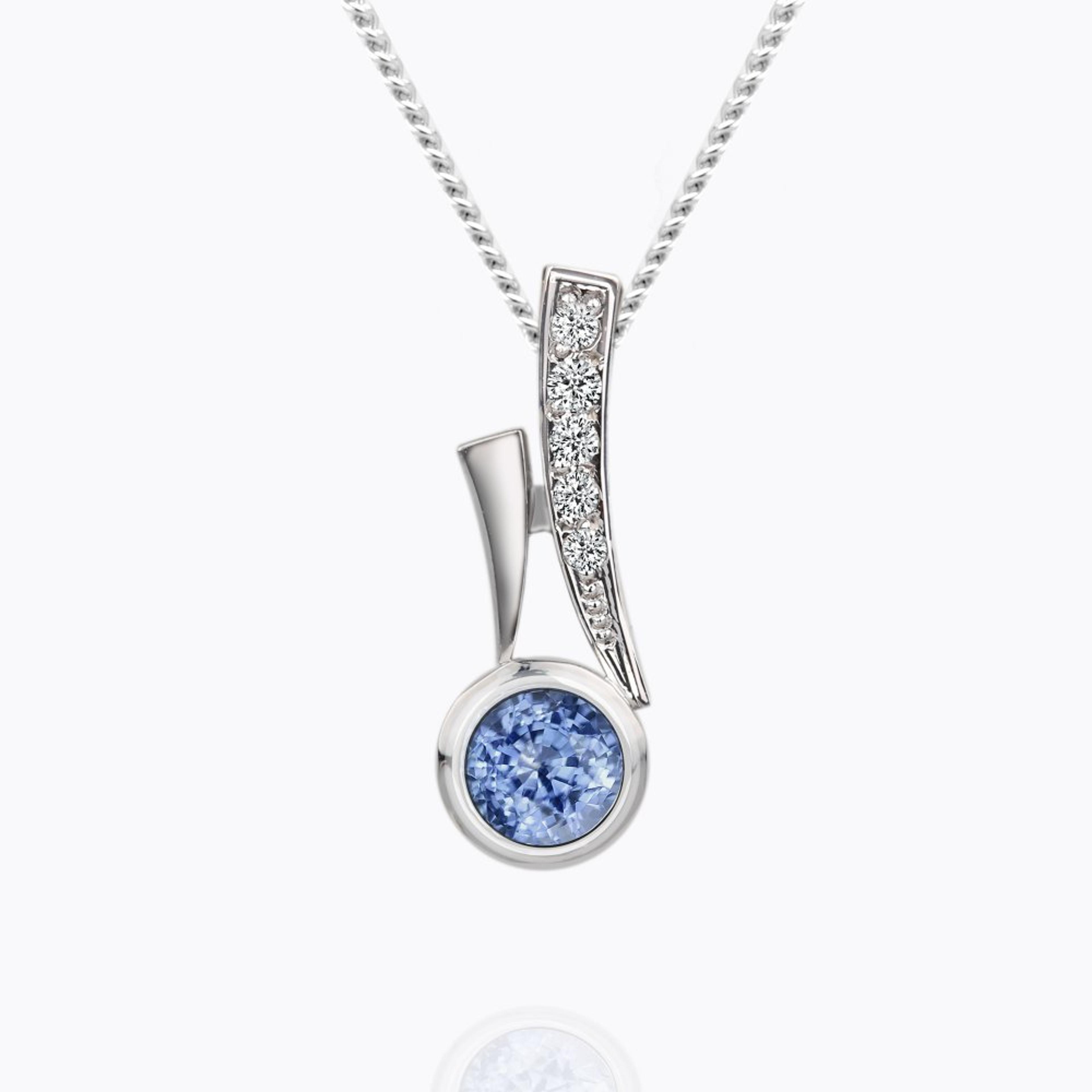 Přívěsek se safírem a diamanty 03, diamant, bílé zlato — Zlatnictví Vaněk Kolín