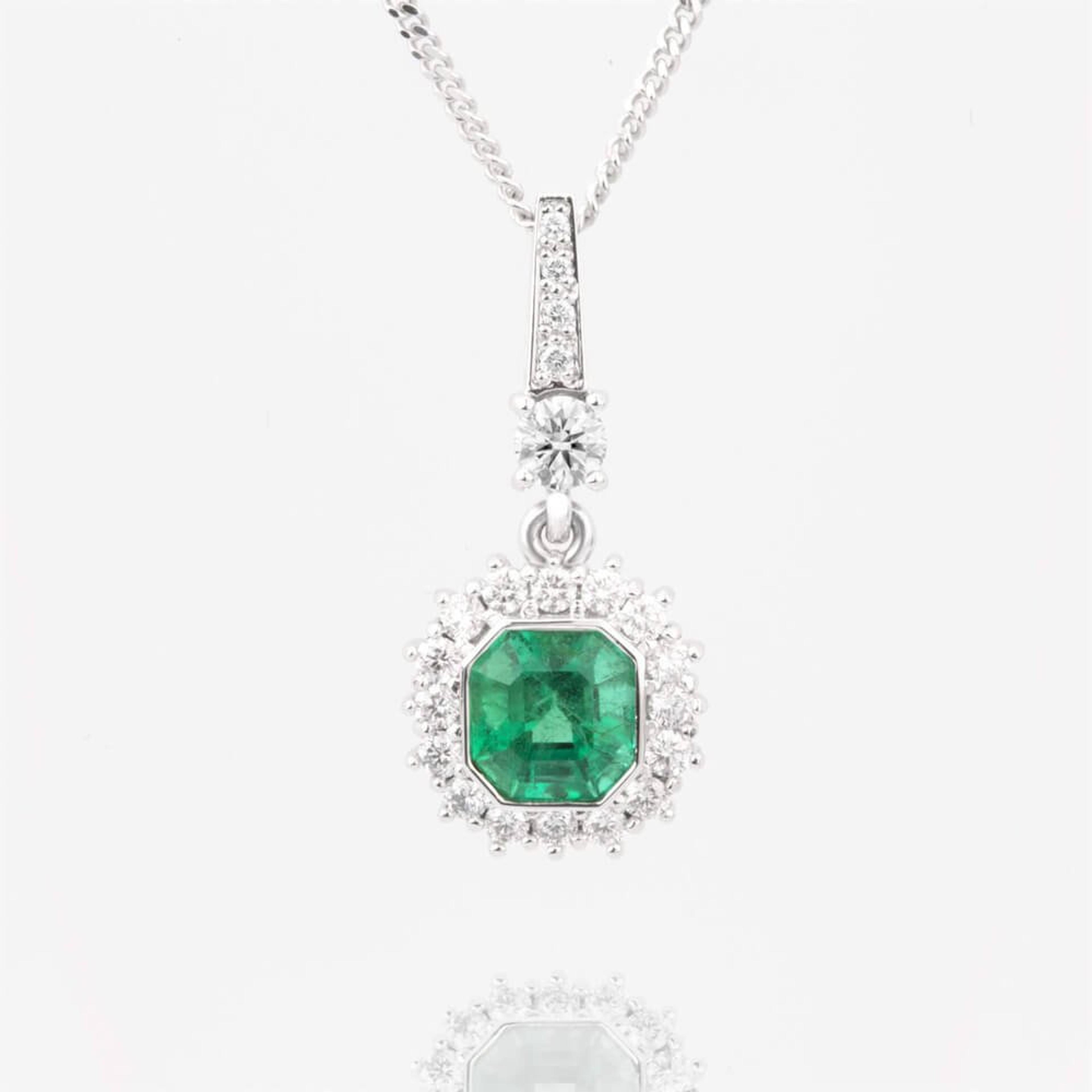 Přívěsek se smaragdem a diamanty 03, diamant, bílé zlato — Zlatnictví Vaněk Kolín