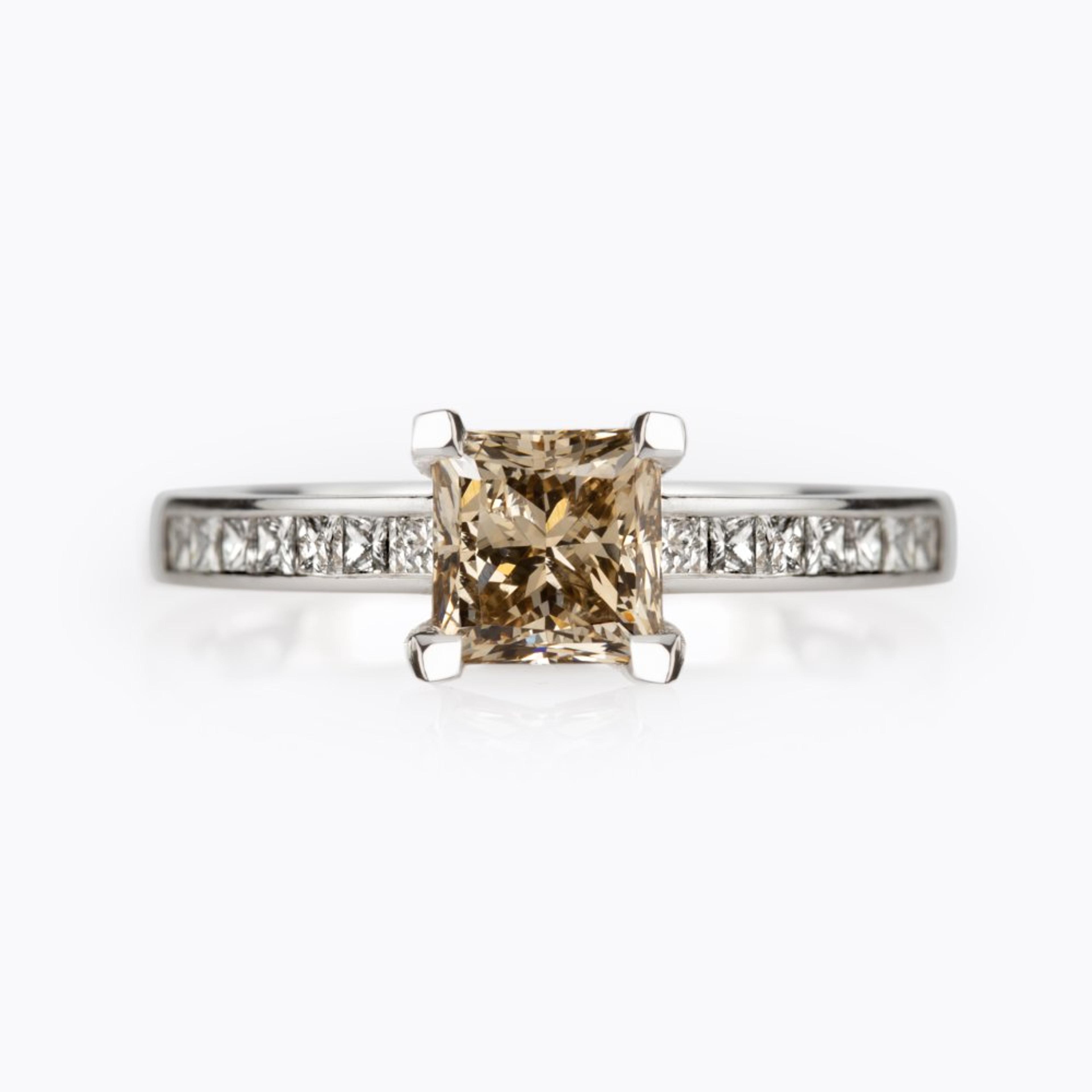 Prsten s hnědým diamantem 03, barevný diamant, bílé zlato — Zlatnictví Vaněk Kolín