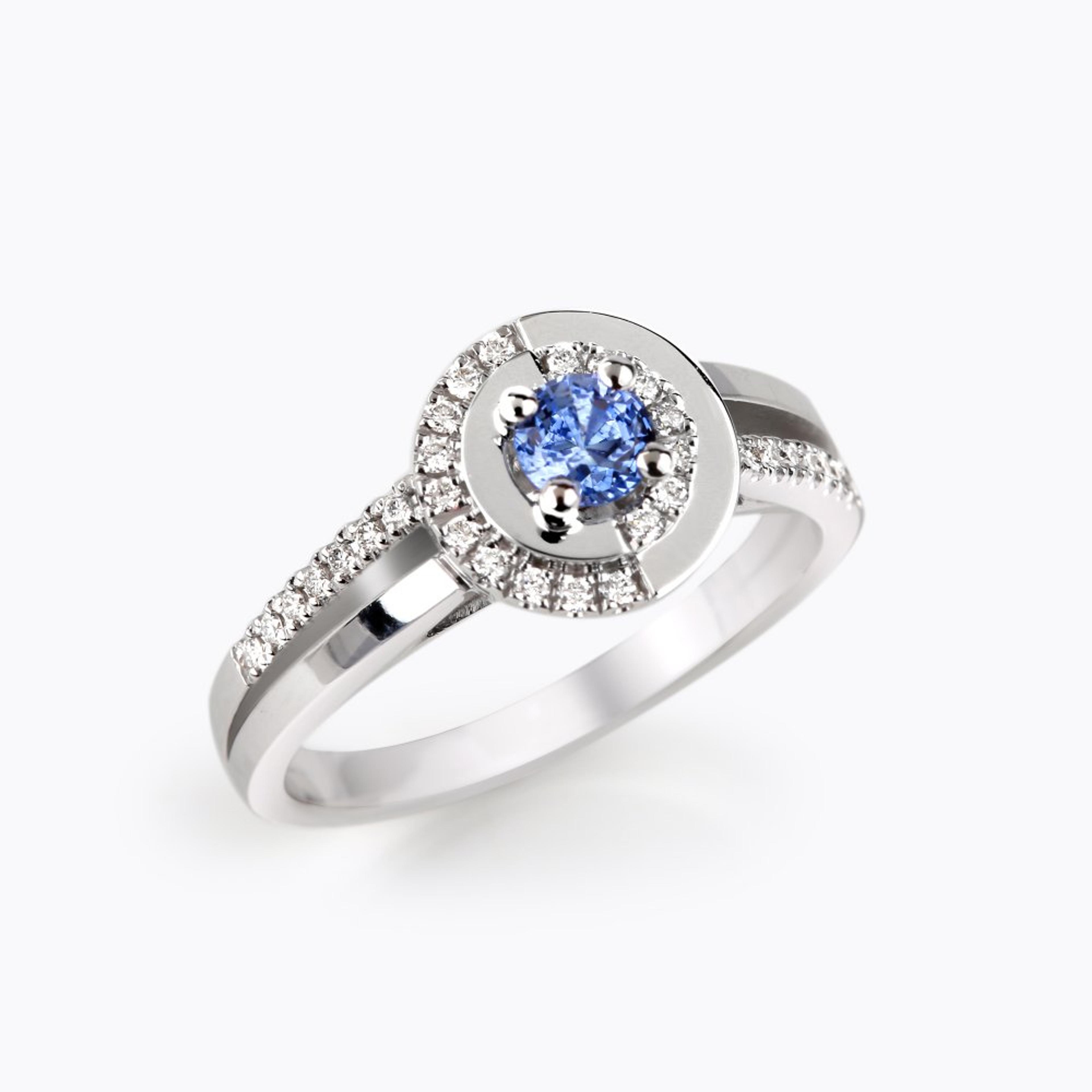Prsten se safírem a diamanty 24, diamant, bílé zlato — Zlatnictví Vaněk Kolín