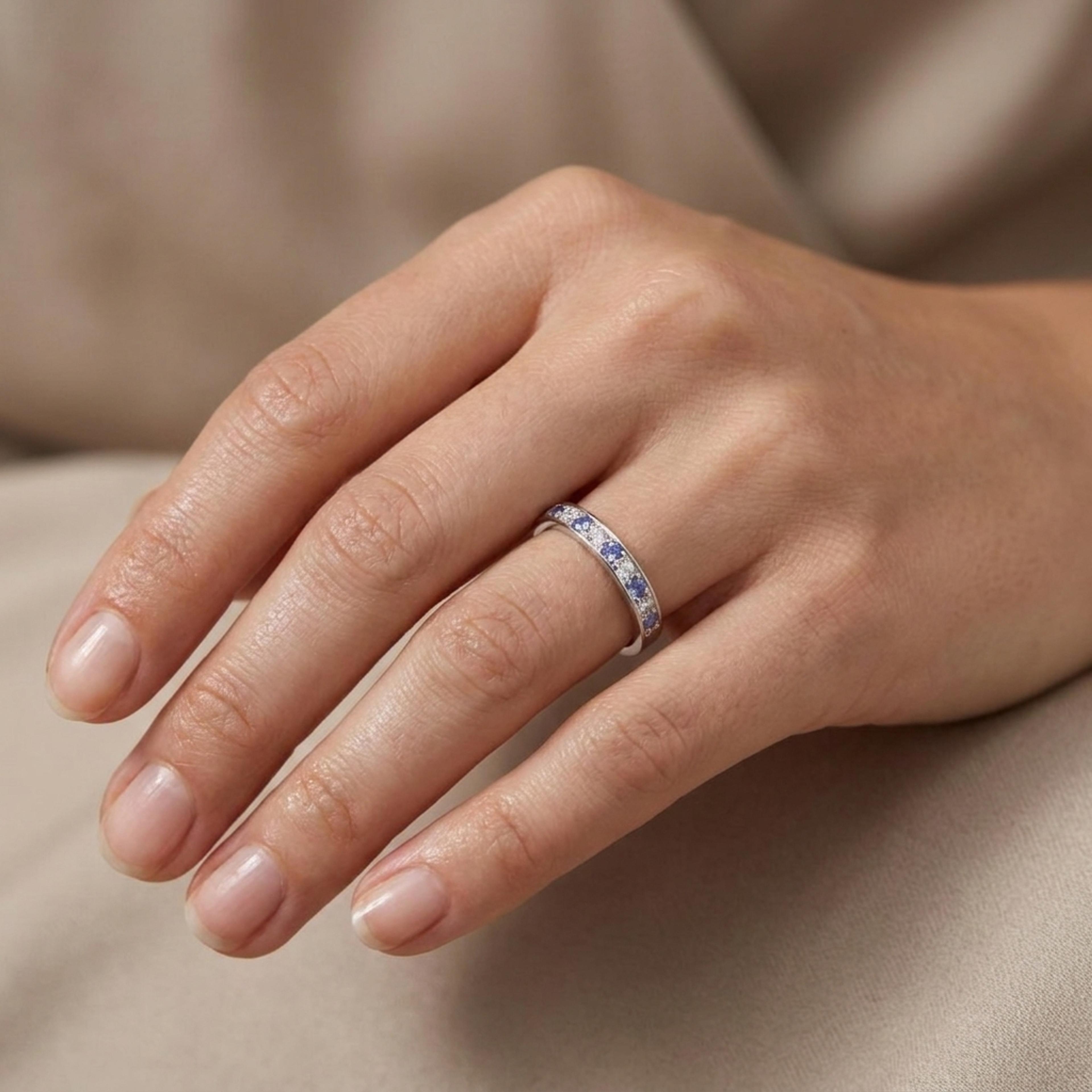 Prsten s tanzanity a diamanty 07, diamant, bílé zlato na ruce — Zlatnictví Vaněk Kolín