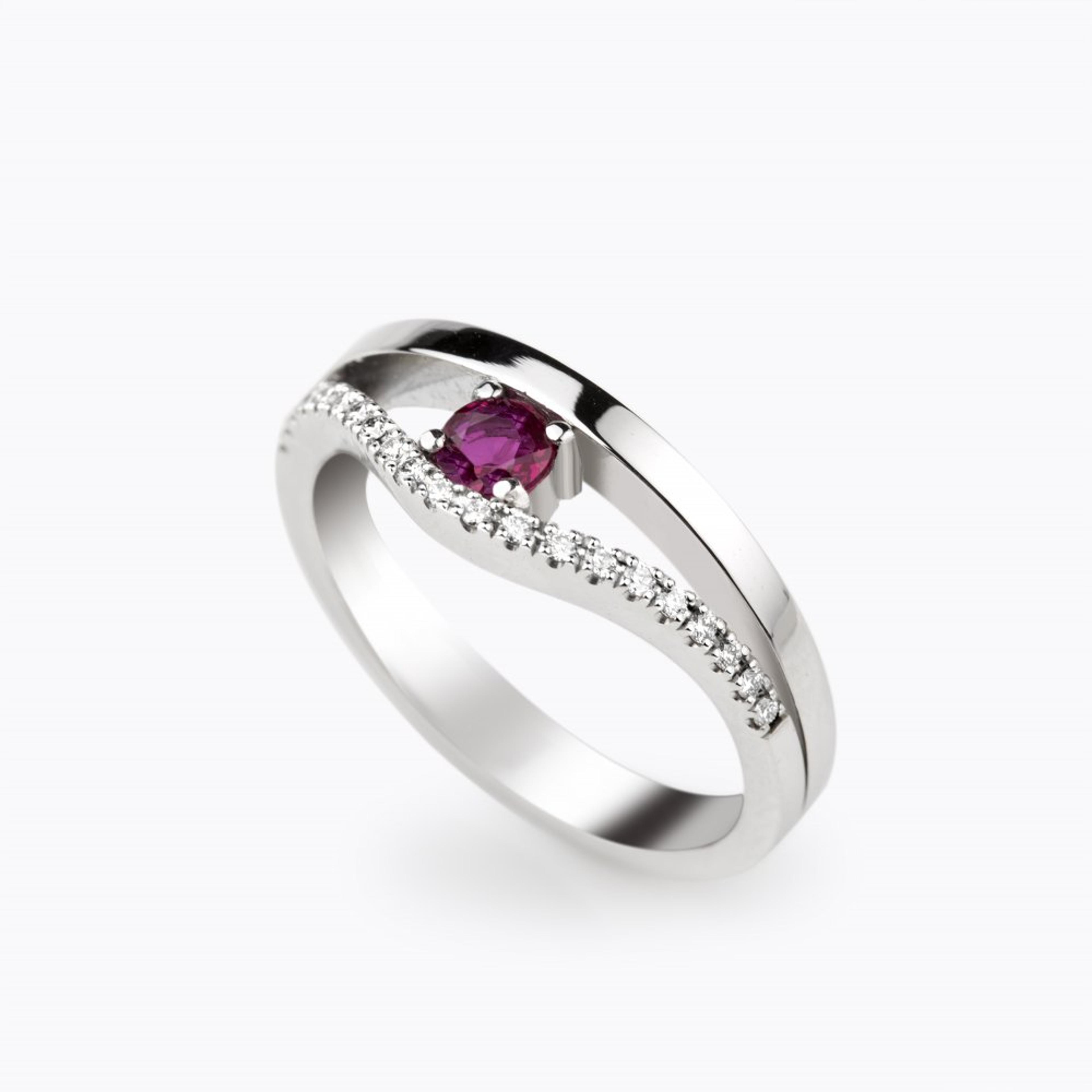 Prsten s rubínem a diamanty 08, diamant, bílé zlato — Zlatnictví Vaněk Kolín