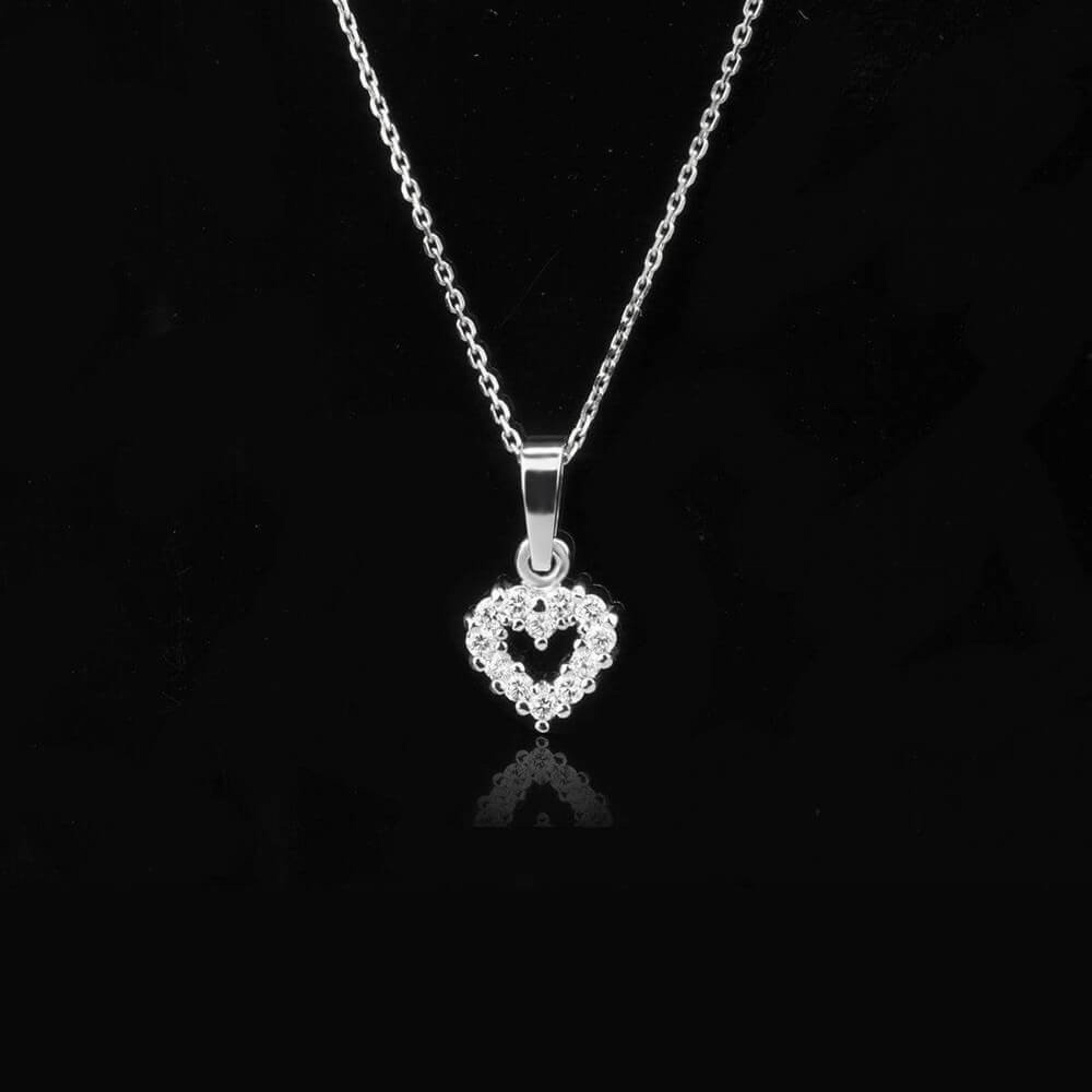 Diamantový přívěsek 31, diamant, bílé zlato — Zlatnictví Vaněk Kolín
