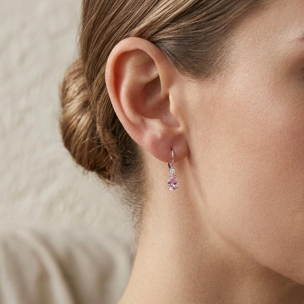 Náušnice s morganity a diamanty 04, diamant, bílé zlato na uchu — Zlatnictví Vaněk Kolín