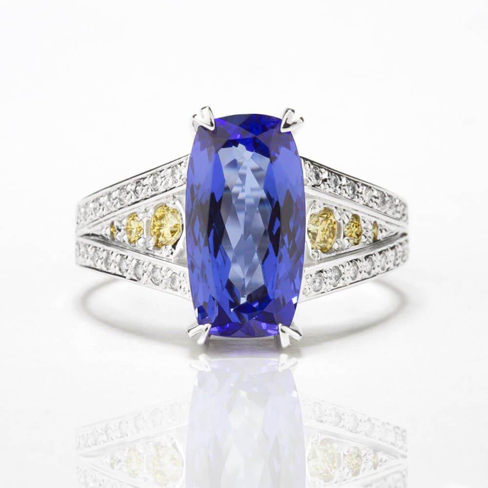 Prsten s tanzanitem a diamanty 01, barevný diamant, bílé zlato — Zlatnictví Vaněk Kolín