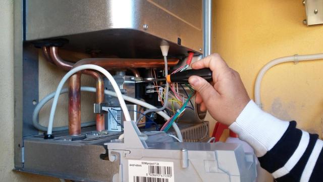 water-heater-g7e5ee62b7_1280-1920w.jpg